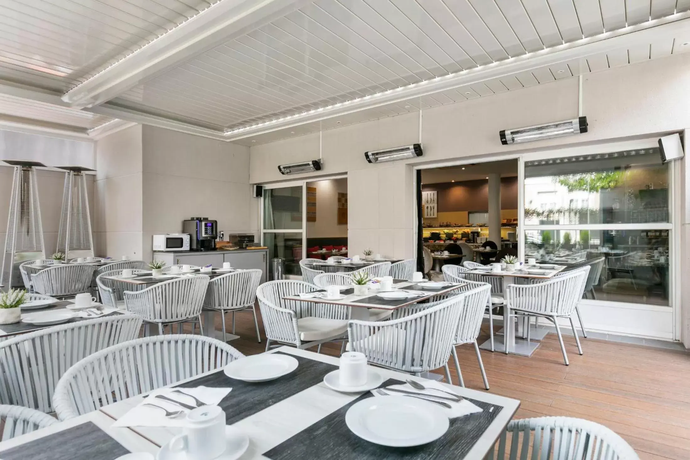 Restaurant/places to eat in Globales Acis y Galatea Restaurant/places to eat in Globales Acis y Galatea