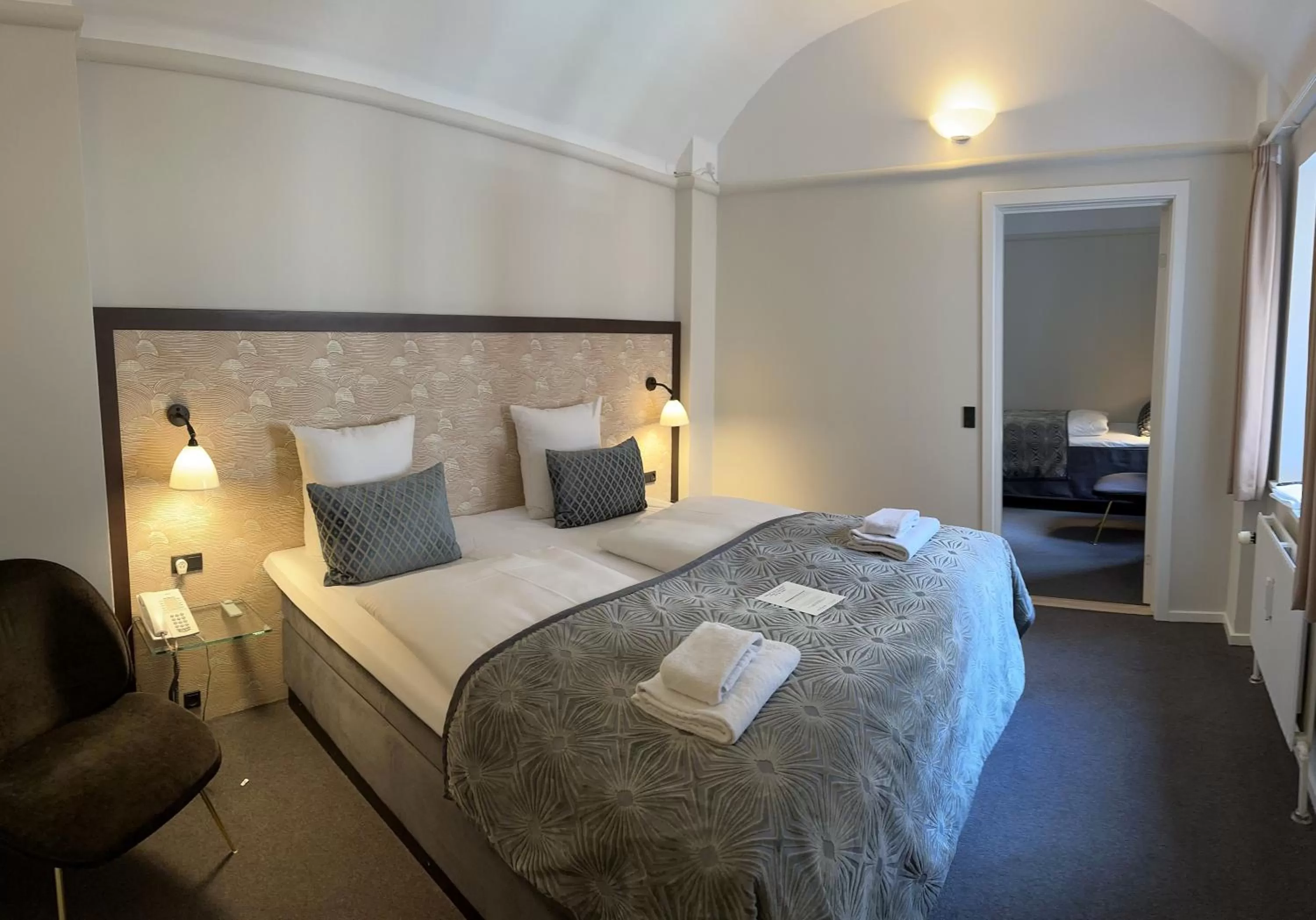 Triple Room in Ascot Hotel