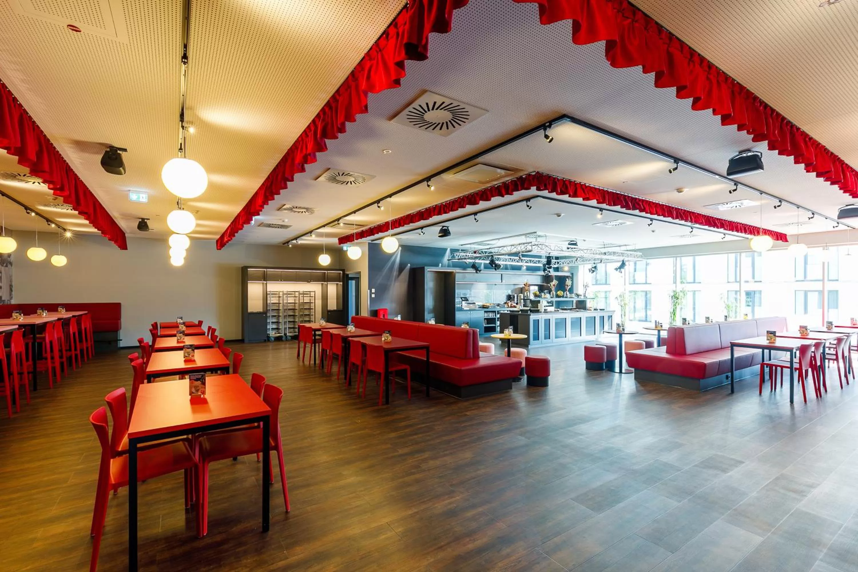 Breakfast, Restaurant/Places to Eat in MEININGER Hotel Dresden Zentrum