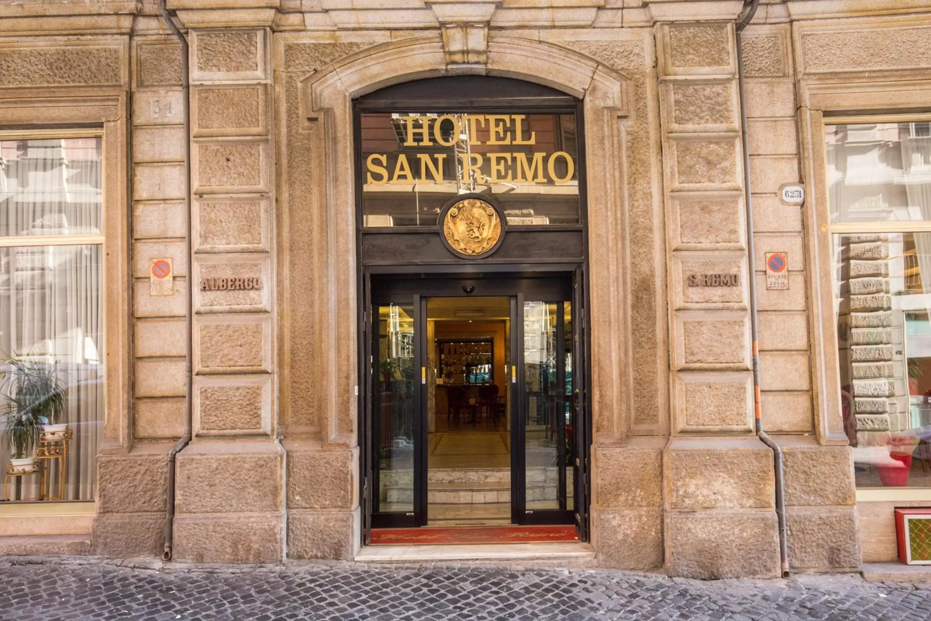 Facade/entrance in Hotel San Remo