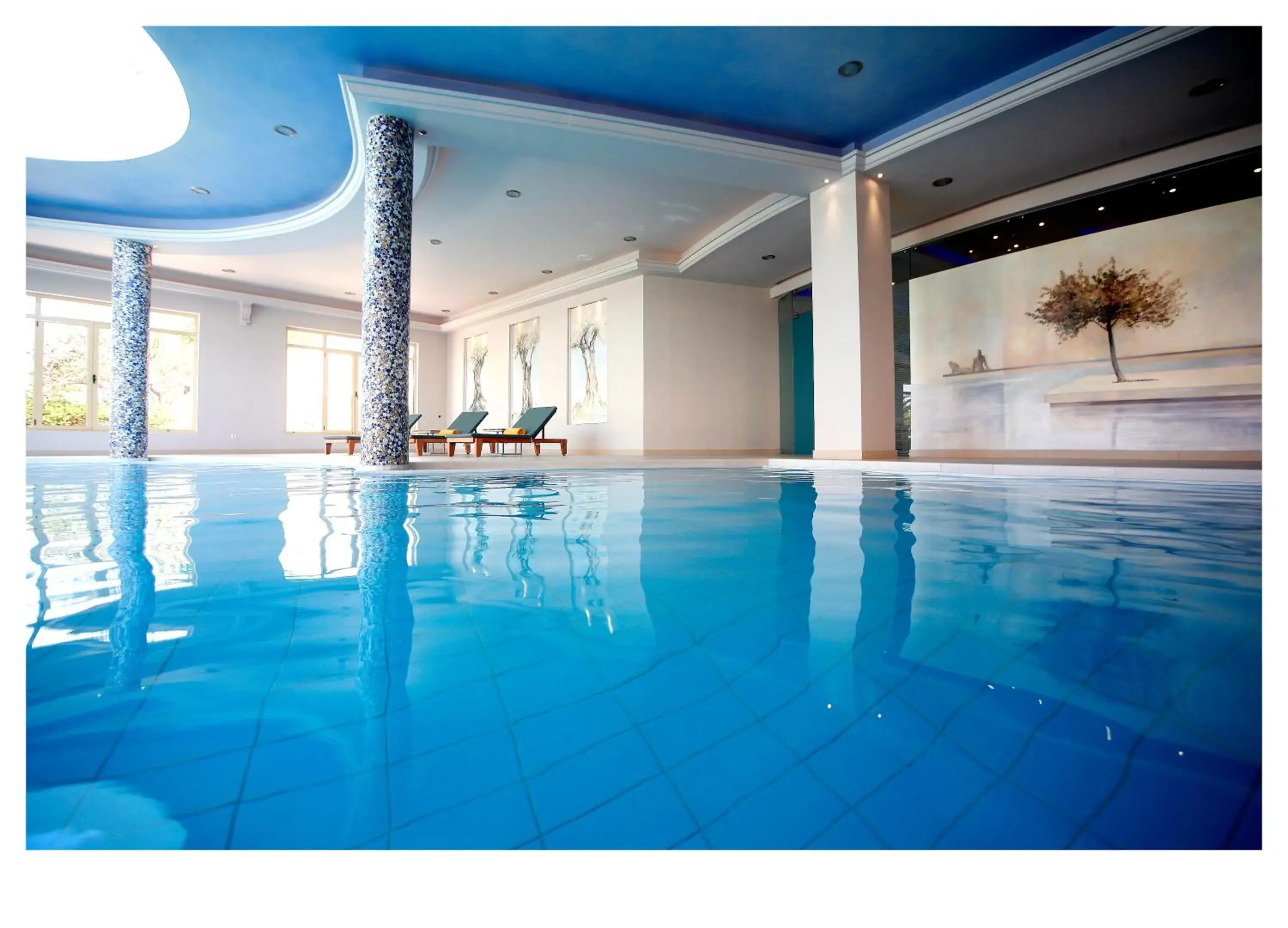 Swimming pool in Pilot Beach Resort Swimming pool in Pilot Beach Resort