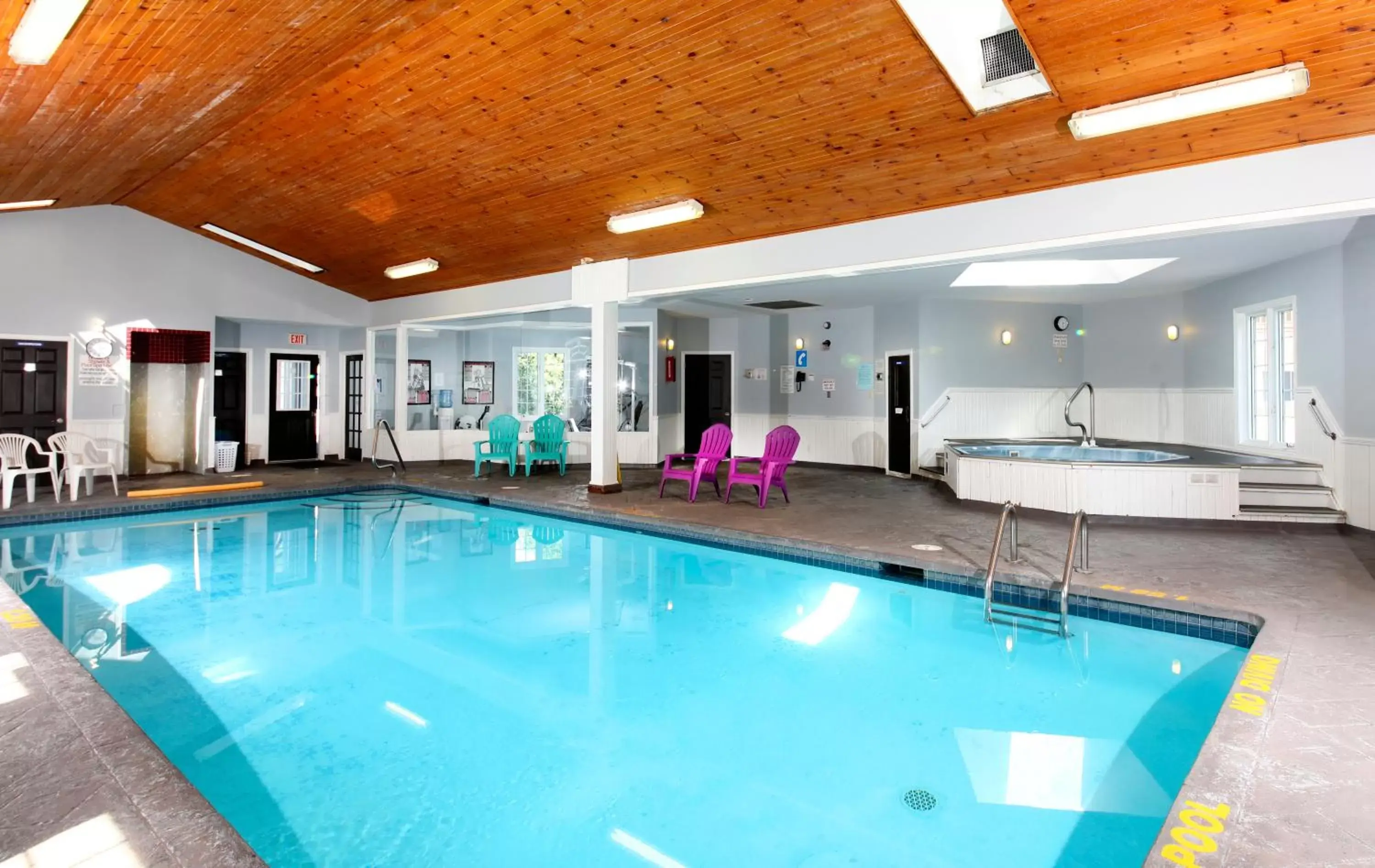 Swimming Pool in Cedar Lodge Motel