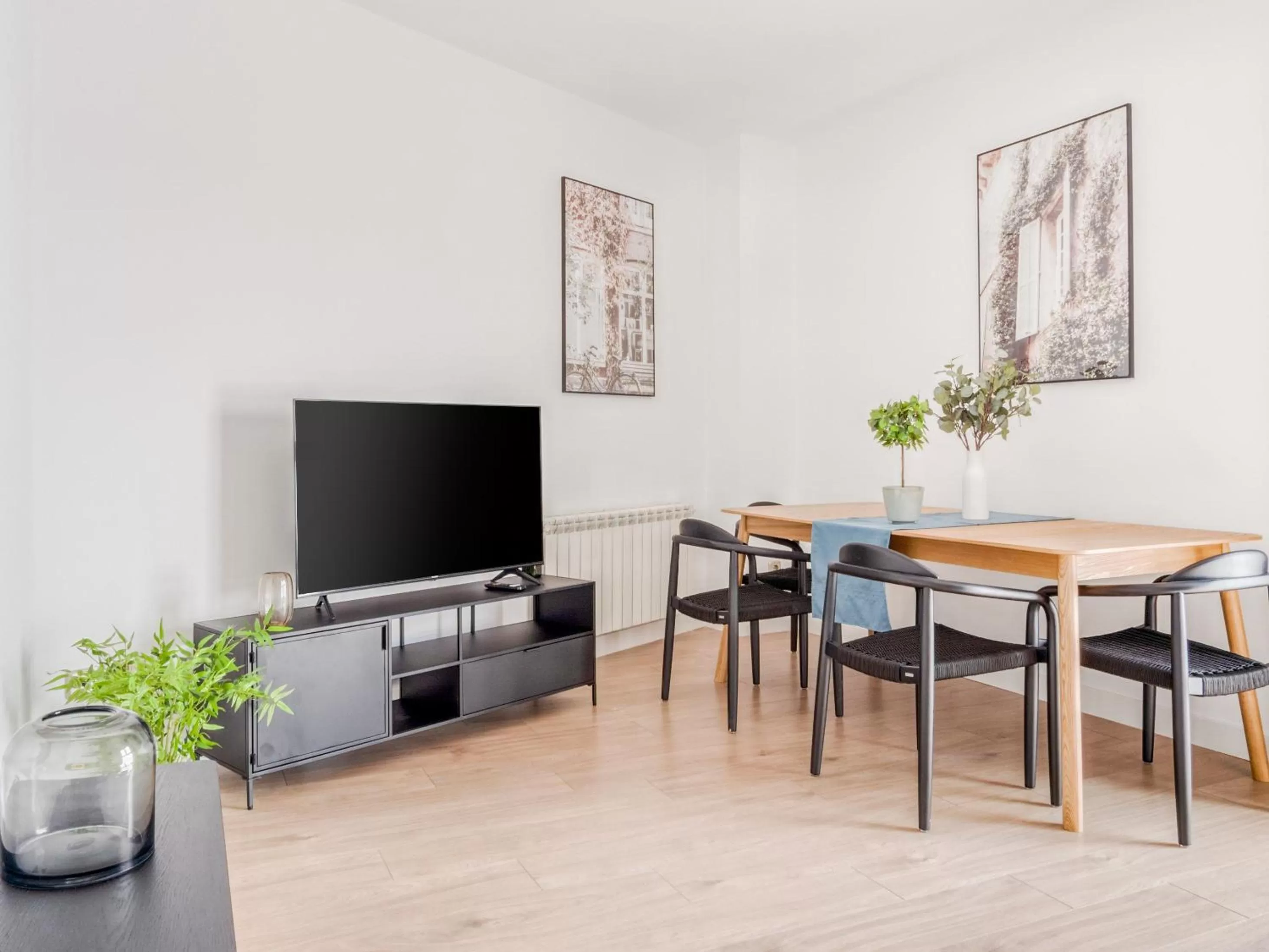 TV and multimedia in Limehome Madrid Calle de Don Ramón de la Cruz