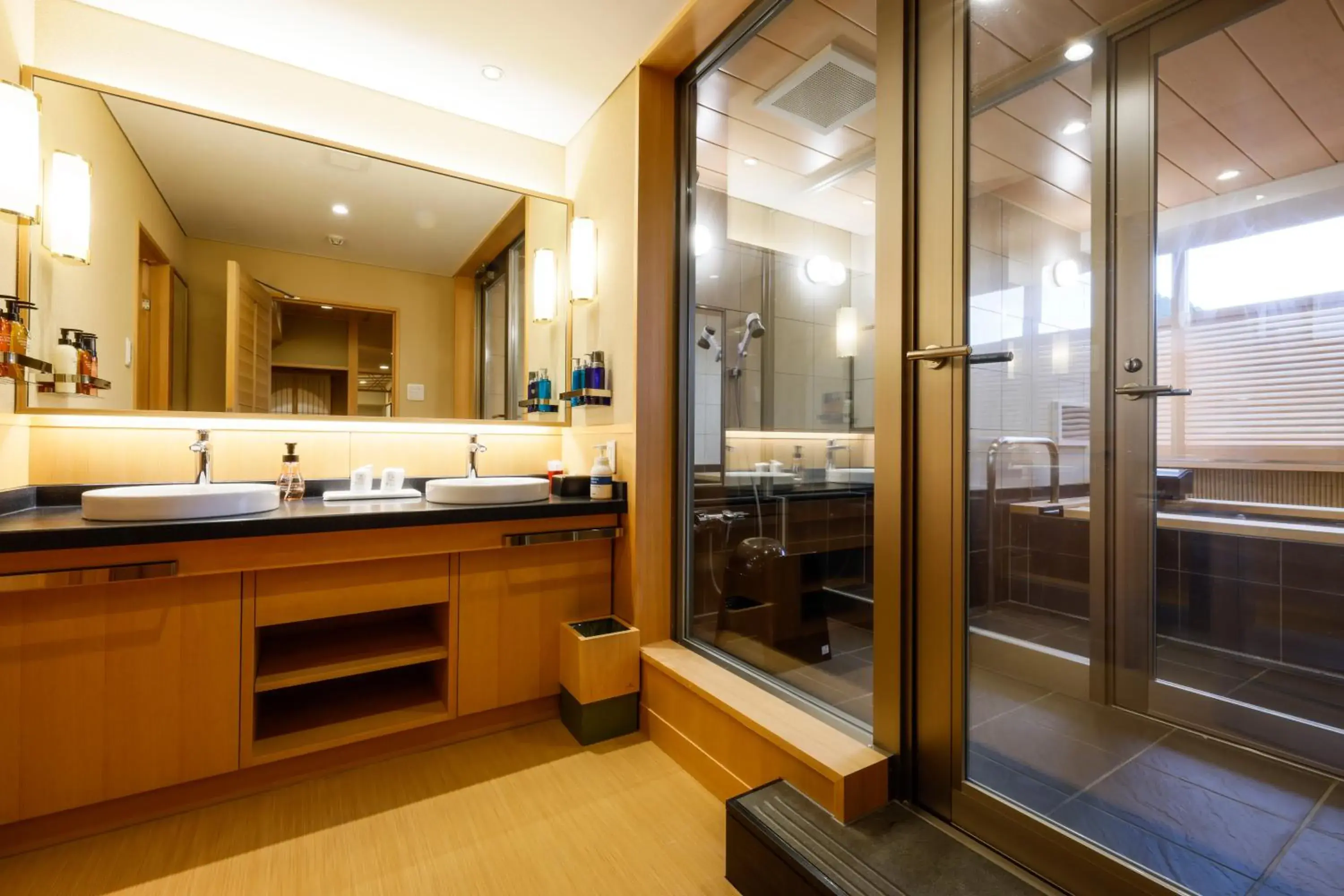 Restaurant/places to eat, Bathroom in Arima Hot spring Ryokan Hanamusubi