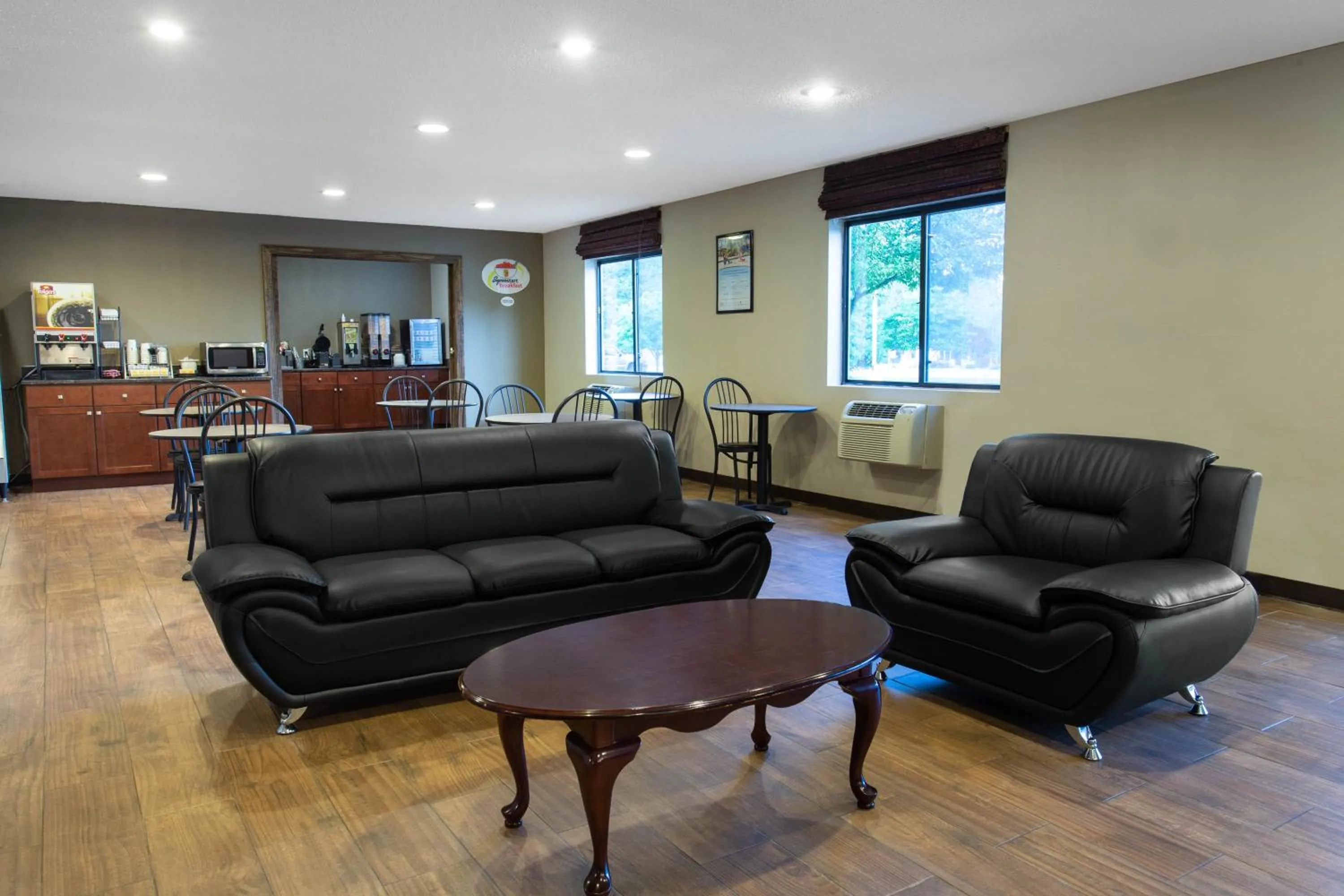 Lobby or reception in Super 8 by Wyndham Cromwell/Middletown