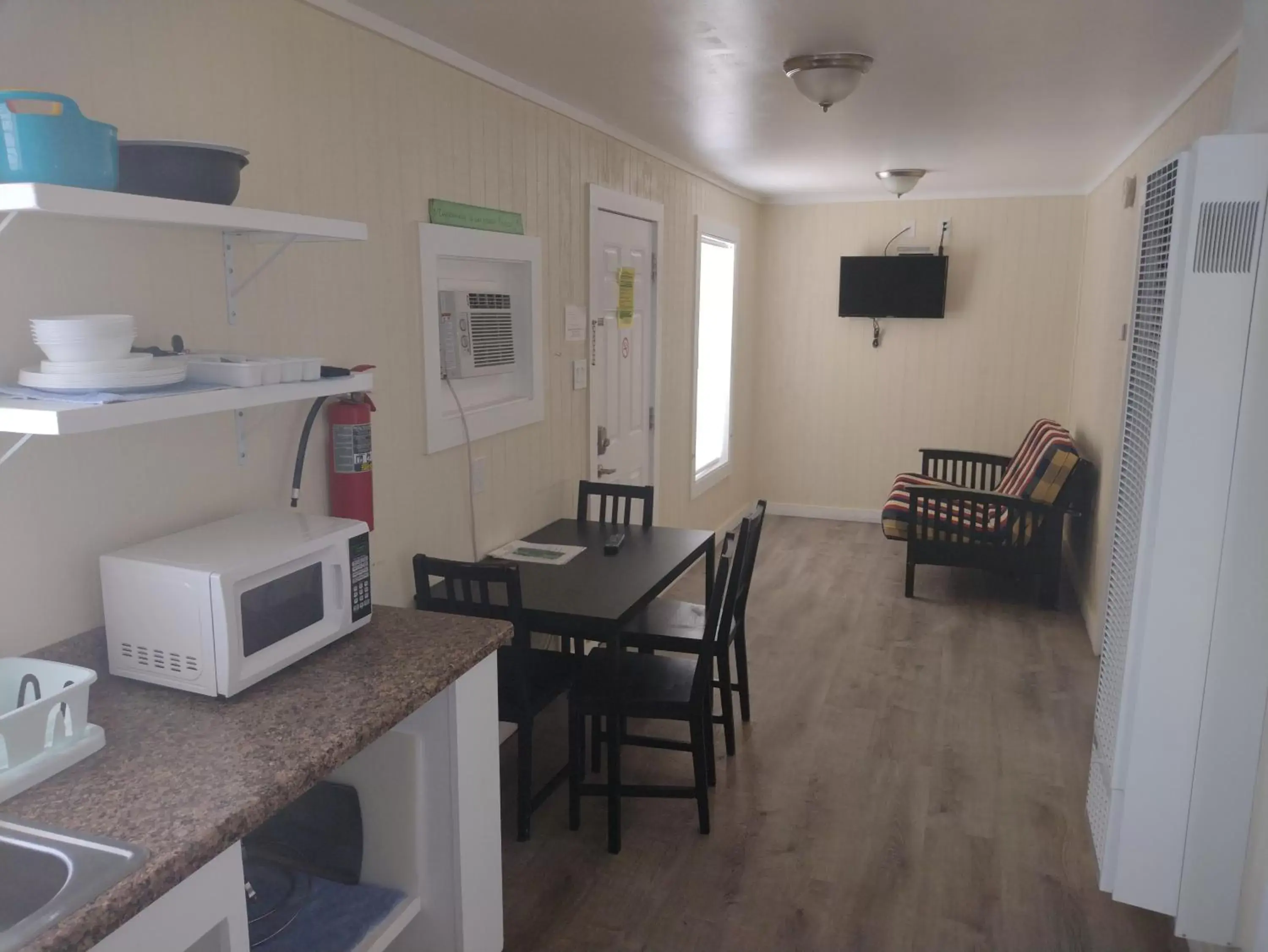 Kitchen or kitchenette in Double Barr Cottage Inn