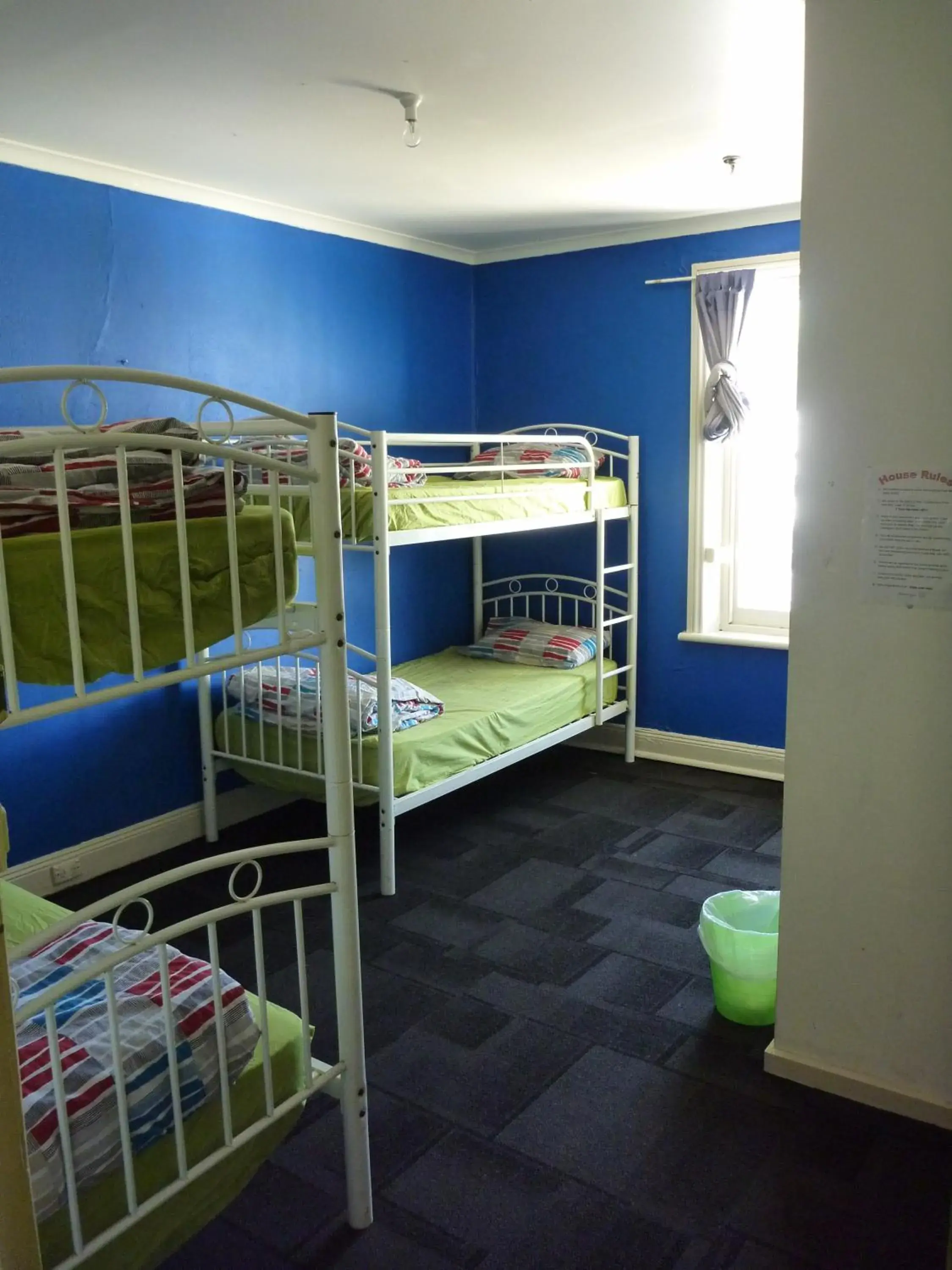 bunk bed in Adelaide Travellers Inn Backpackers Hostel
