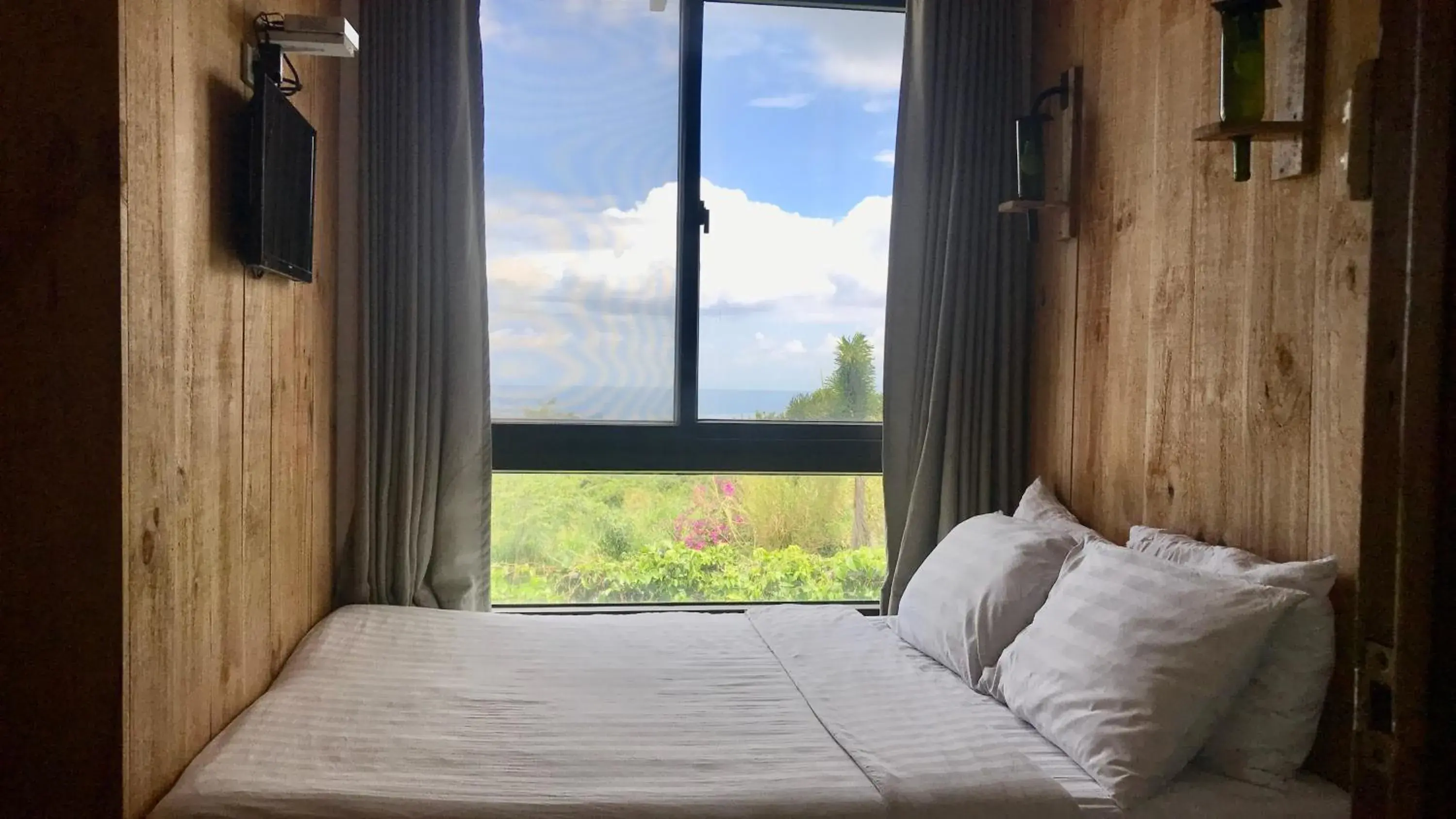 Lake View Room in Cabins by Eco Hotel Tagaytay