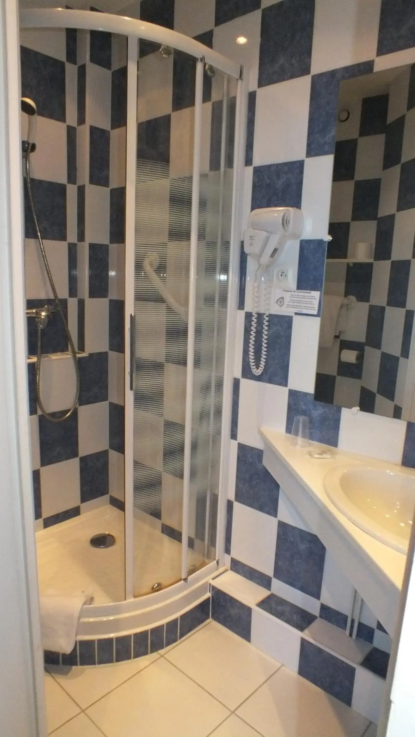 Shower, Bathroom in Hotel Anne De Bretagne