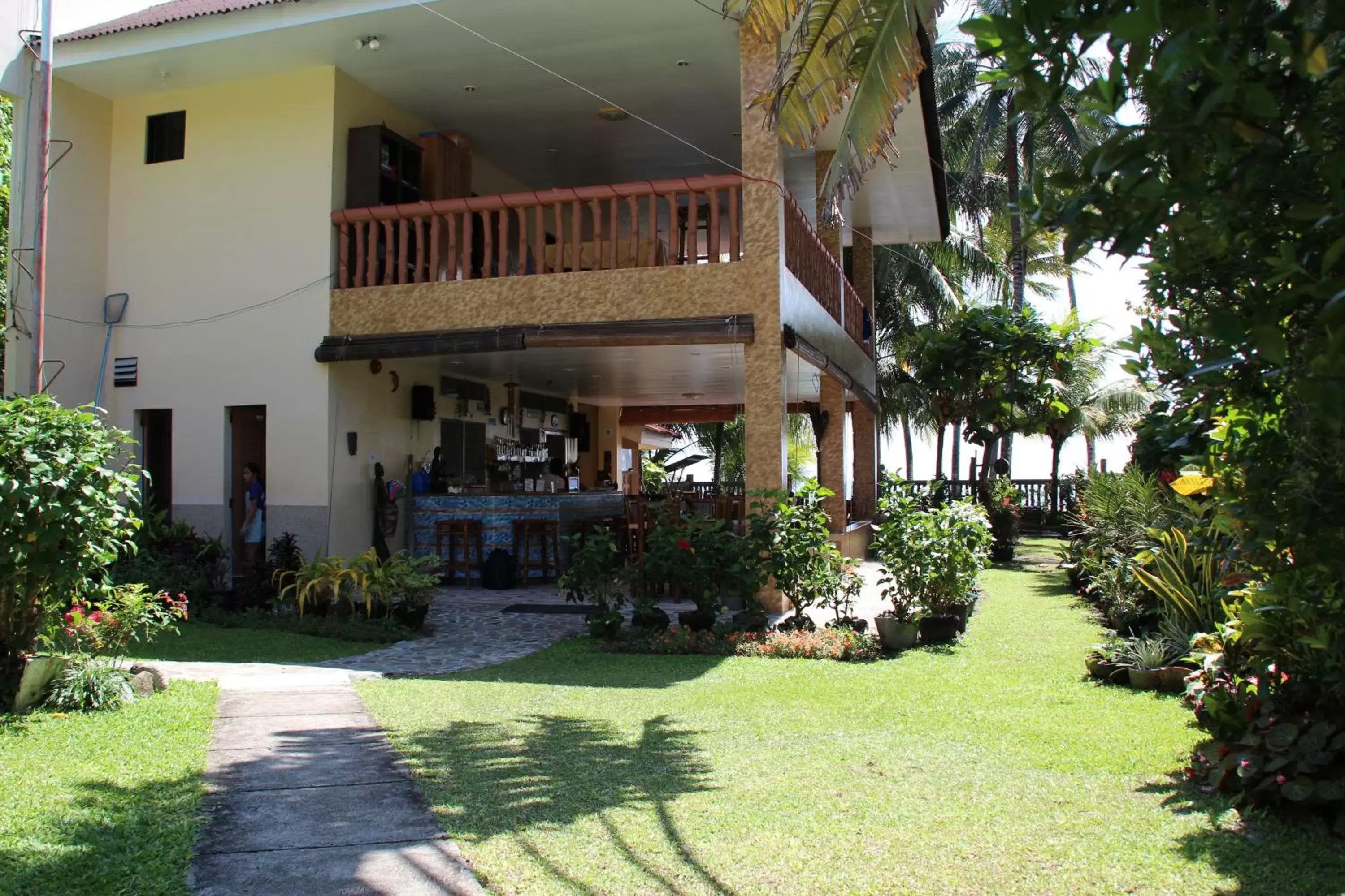 Restaurant/places to eat, Property Building in Wellbeach Dive Resort