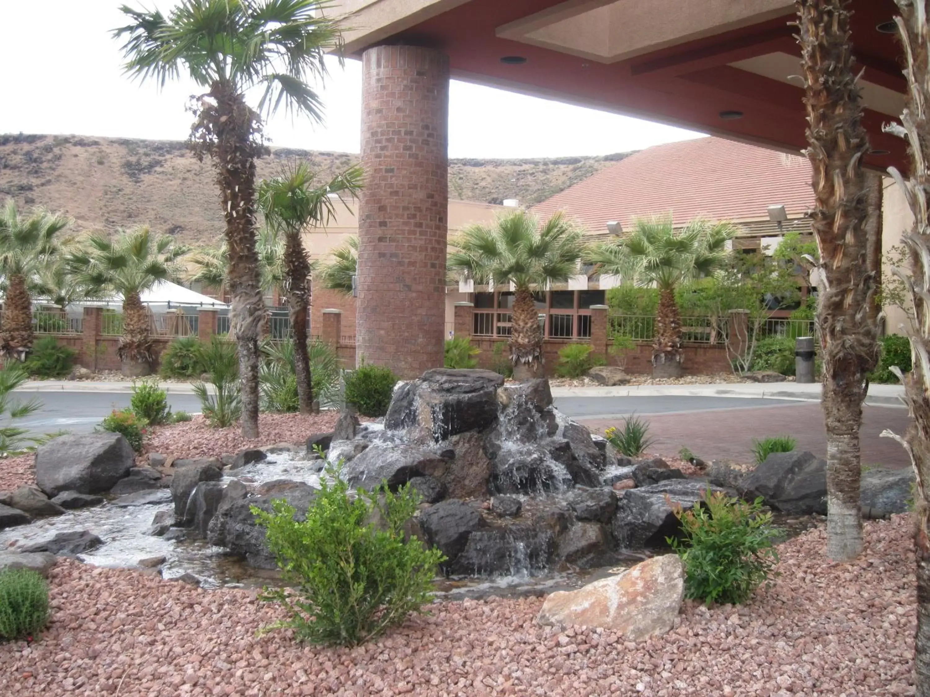 Facade/entrance, Property Building in Red Lion Hotel and Conference Center St. George