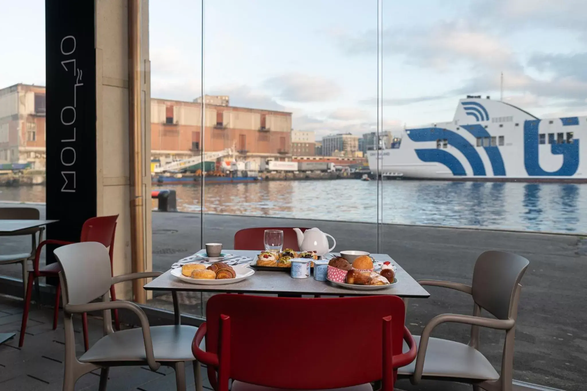 Restaurant/places to eat in Smart Hotel Napoli