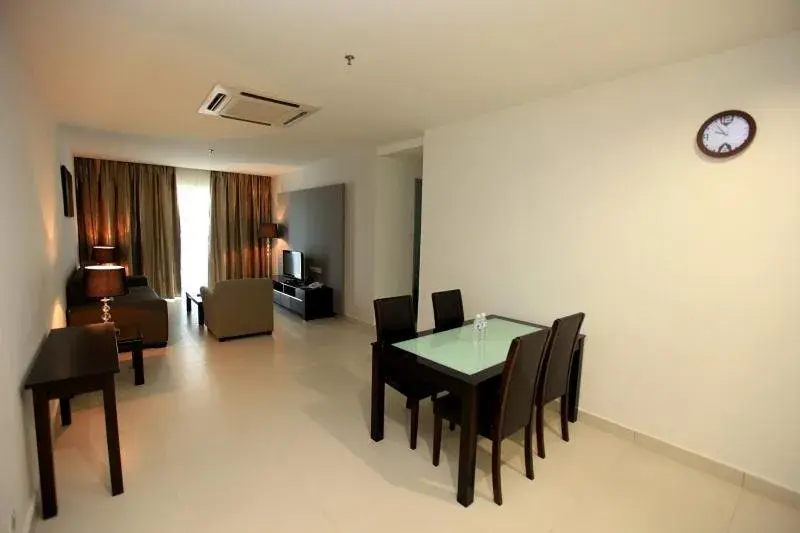 Living room, Dining Area in Merdeka Suites Hotel