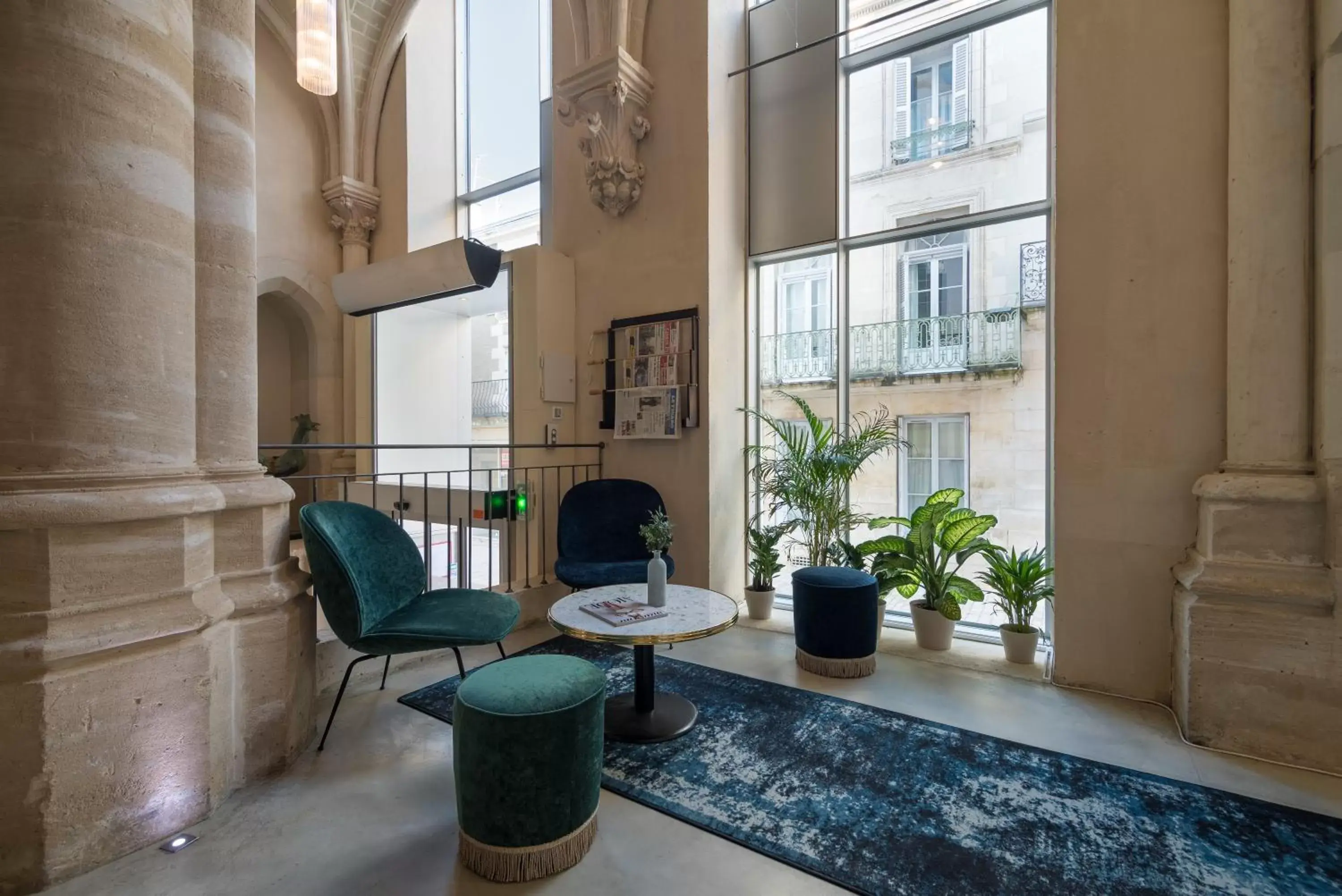 Seating area in Mercure Poitiers Centre