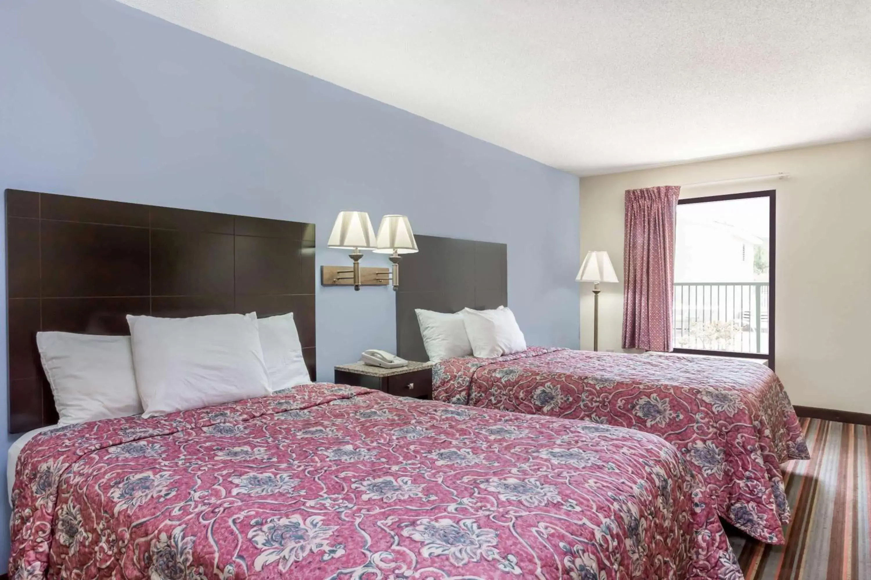 Photo of the whole room, Bed in Days Inn by Wyndham Sanford