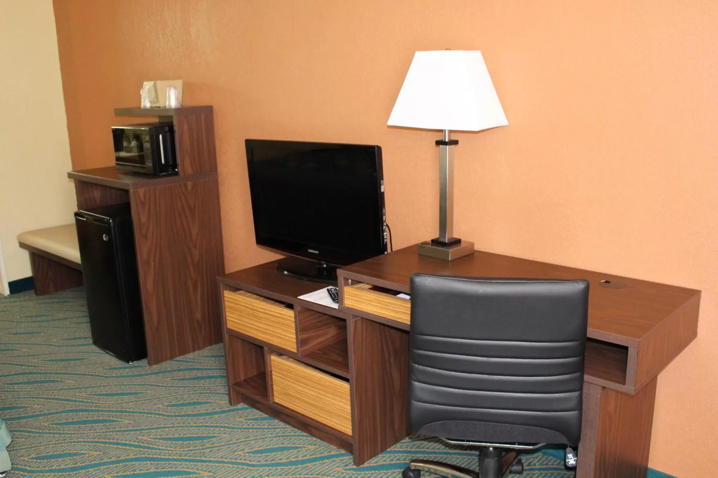 TV and multimedia, TV/Entertainment Center in Super 8 by Wyndham Duncan