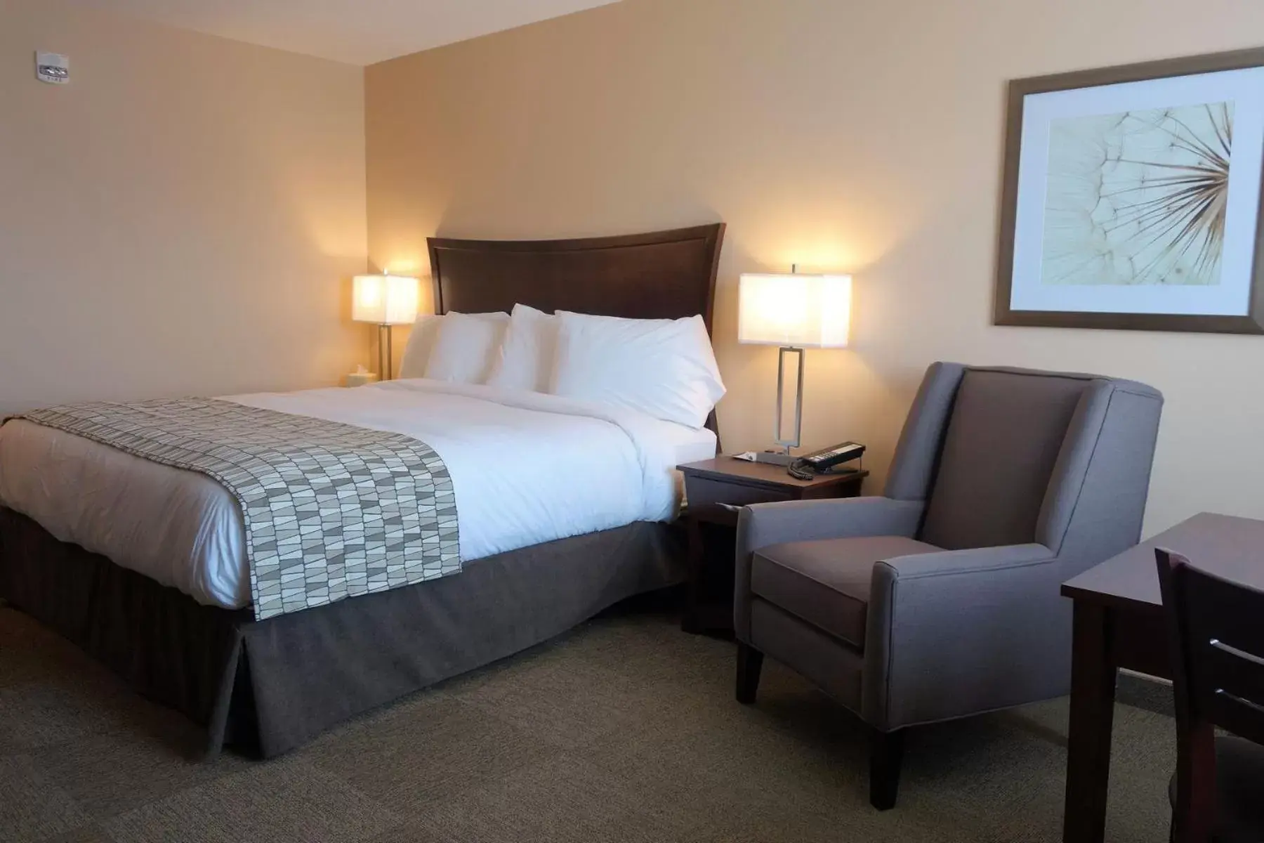 Bedroom, Bed in Travelodge by Wyndham Pincher Creek Bedroom, Bed in Travelodge by Wyndham Pincher Creek