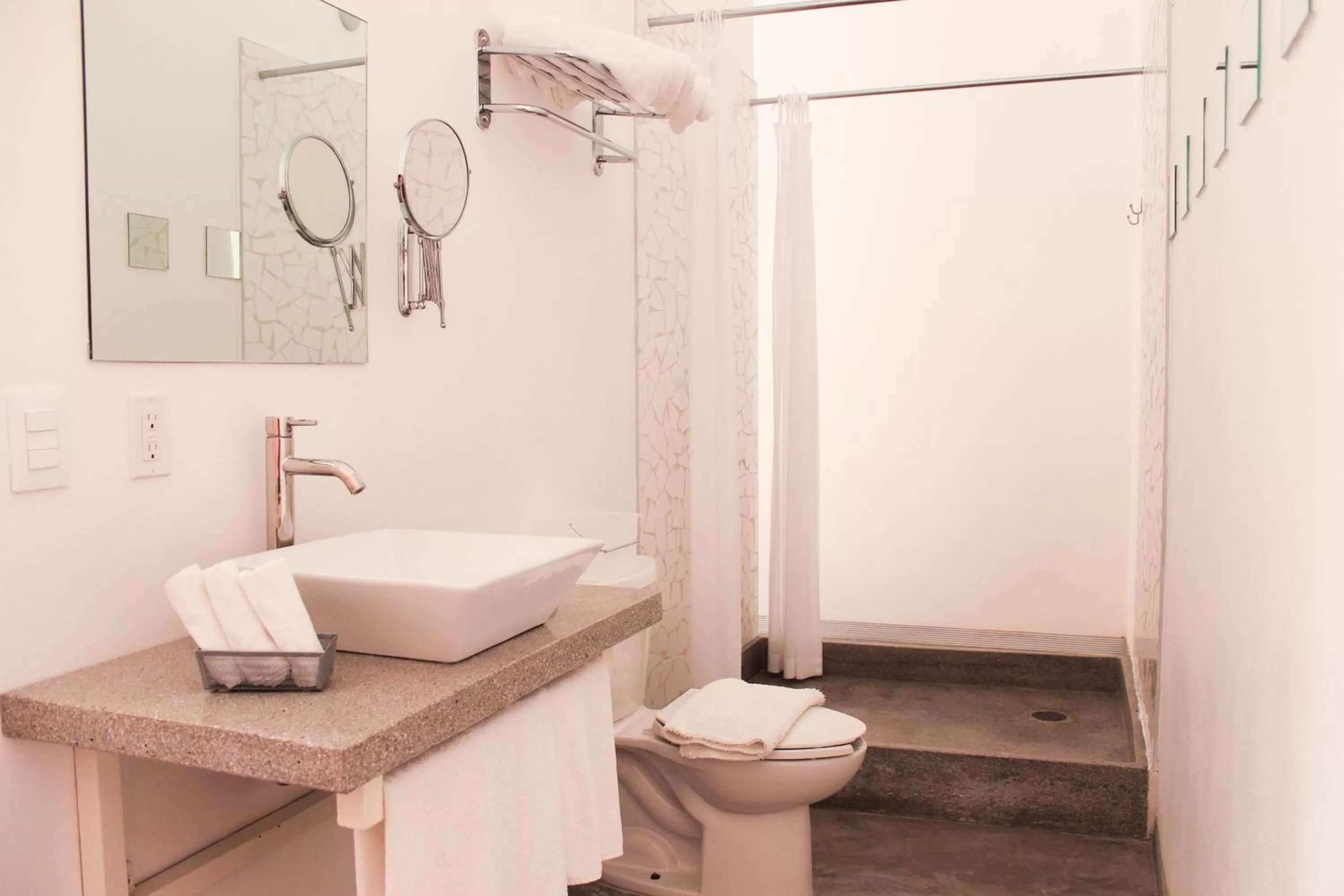 Shower in Hotel Cosijo - San Jeronimo Tlacochahuaya