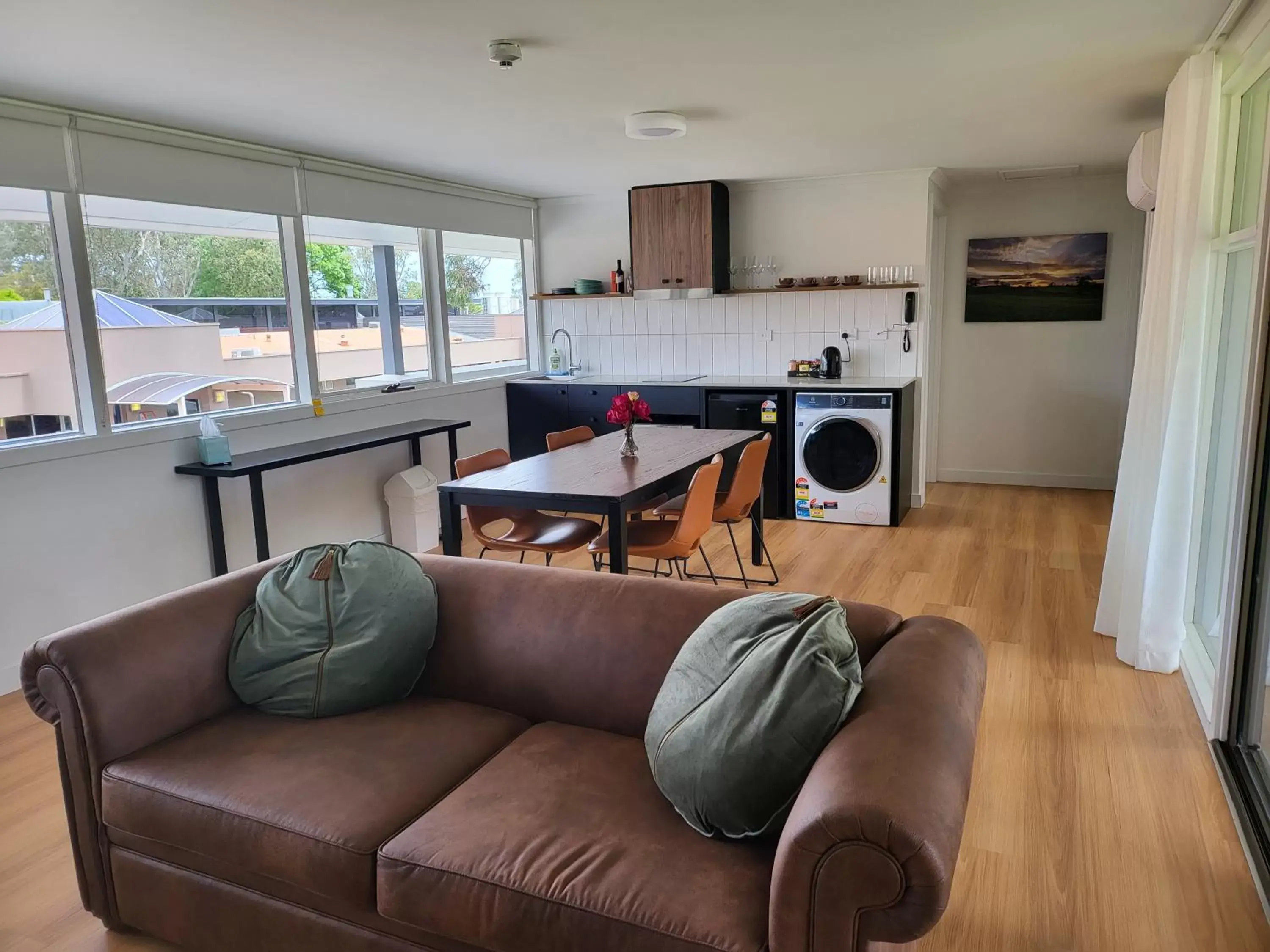 Kitchen or kitchenette, Seating Area in Barossa Weintal Hotel Complex