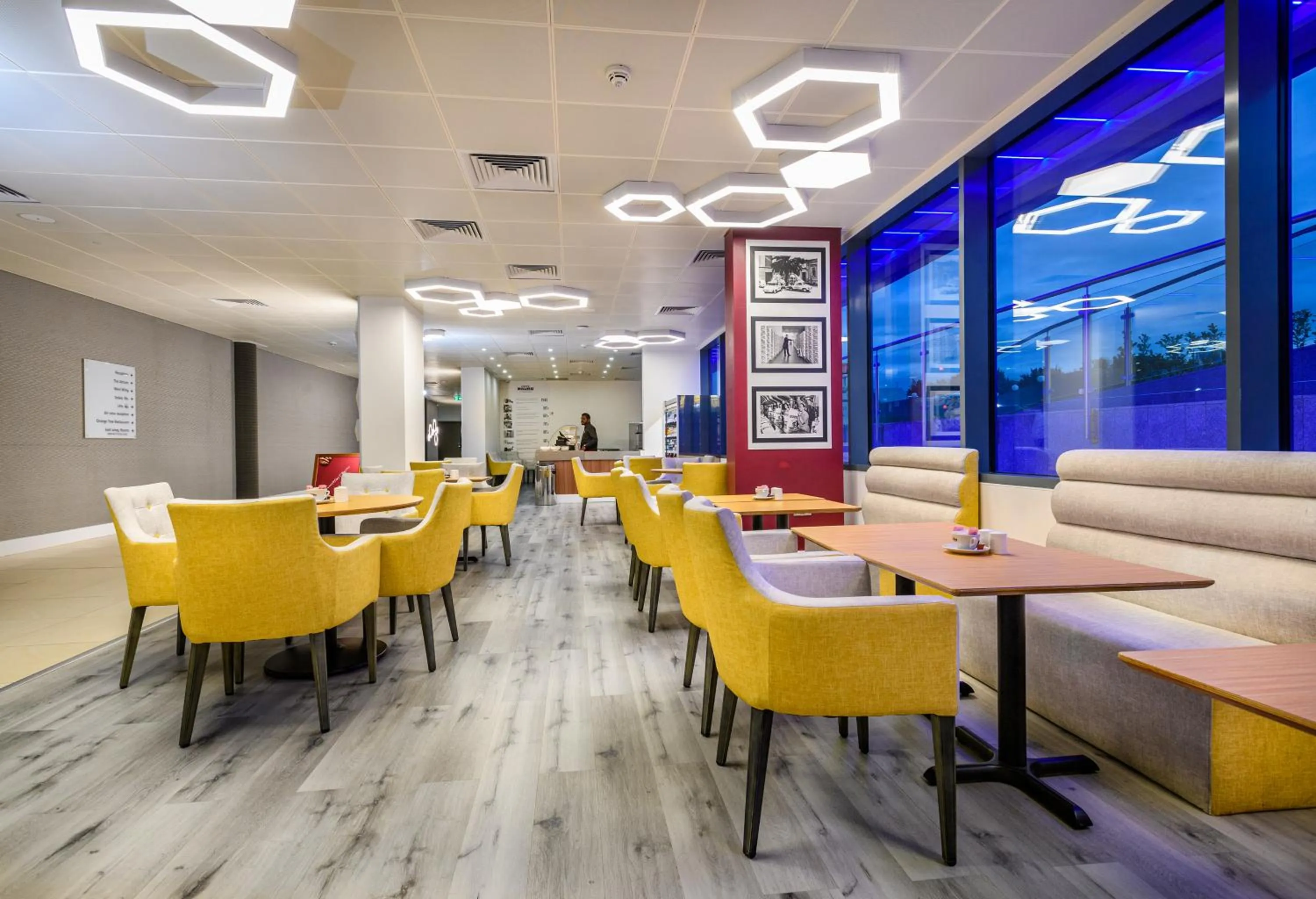 Restaurant/places to eat in Atrium Hotel Heathrow