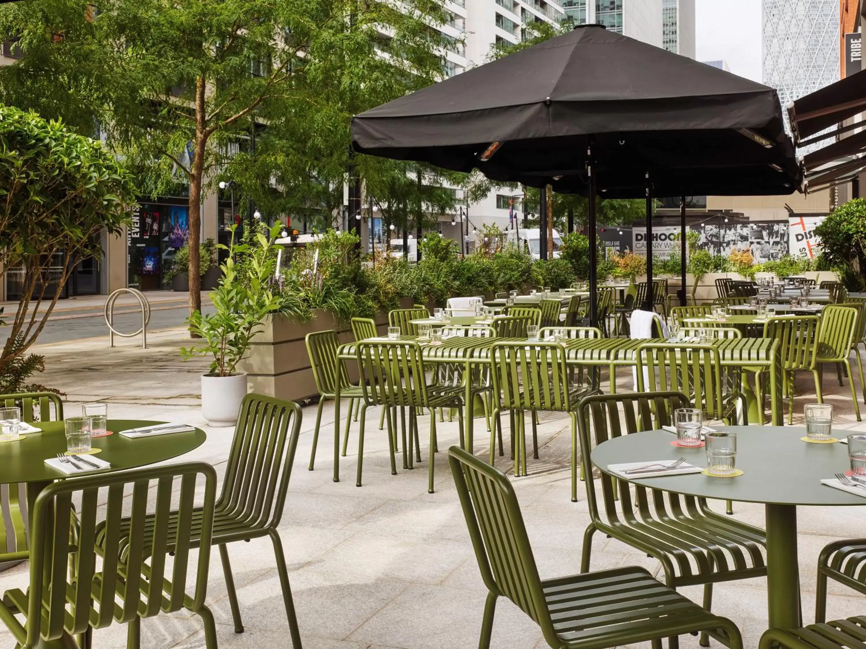 Balcony/Terrace, Restaurant/Places to Eat in TRIBE London Canary Wharf