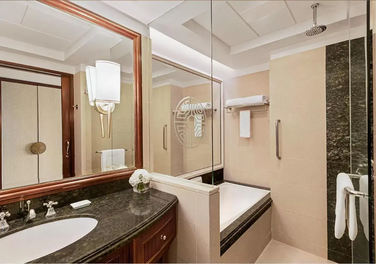 Shower, Bathroom in Shangri-La Fuzhou