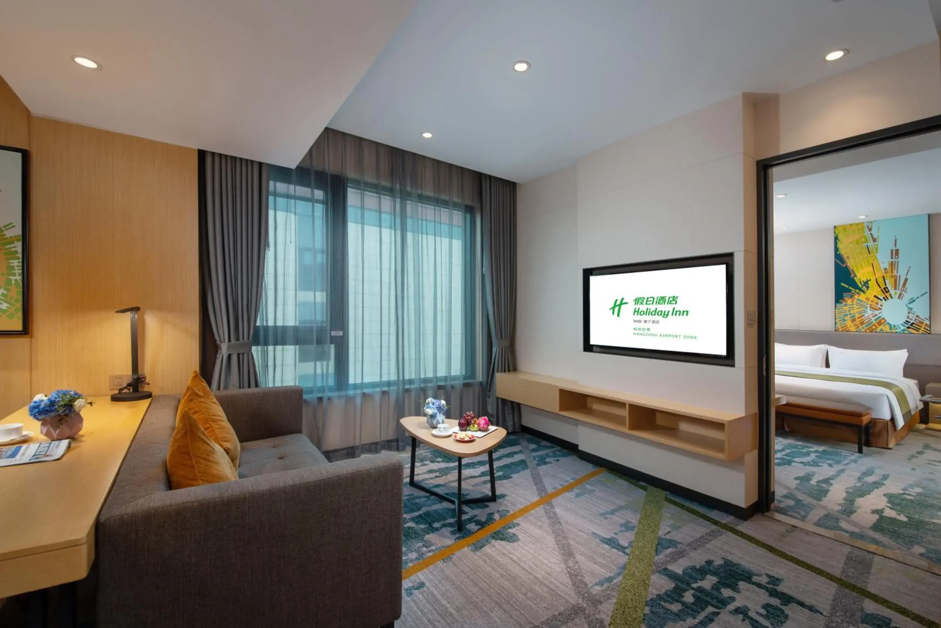 Photo of the whole room, TV/Entertainment Center in Holiday Inn Hangzhou Airport Zone, an IHG Hotel