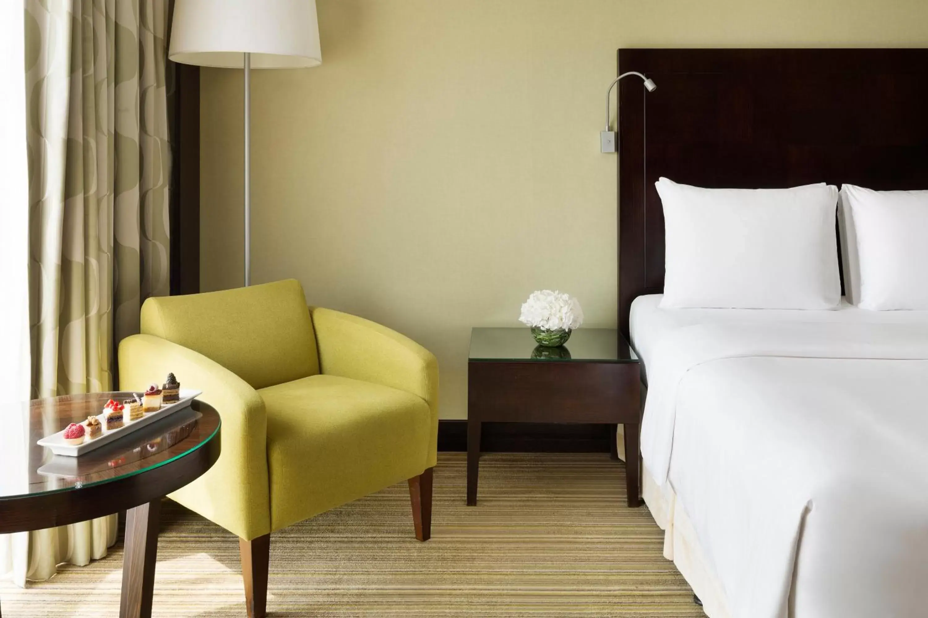 Standard Queen Room - Smoking in Crowne Plaza Jeddah by IHG Standard Queen Room - Smoking in Crowne Plaza Jeddah by IHG