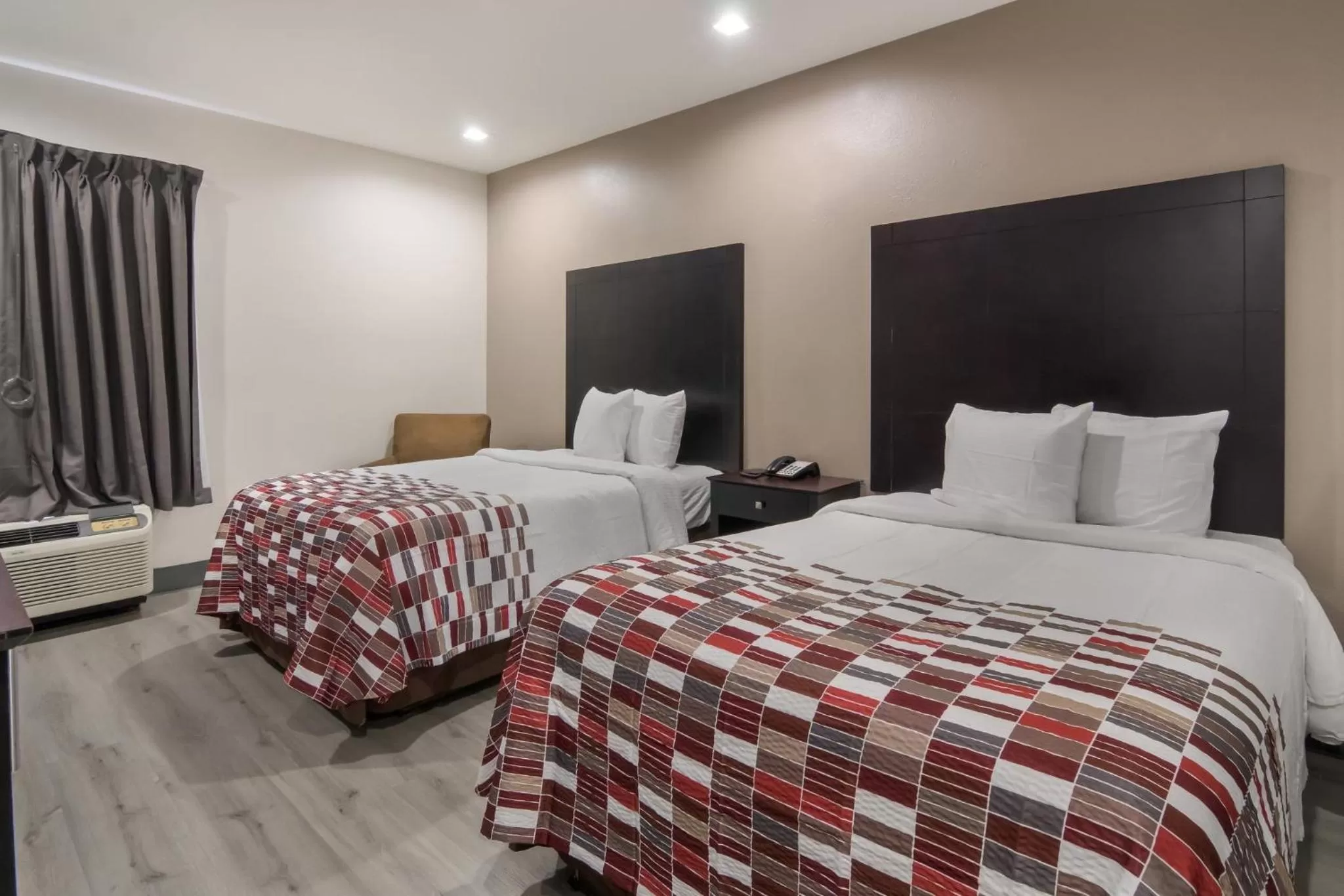 Photo of the whole room, Bed in Red Roof Inn Terrell