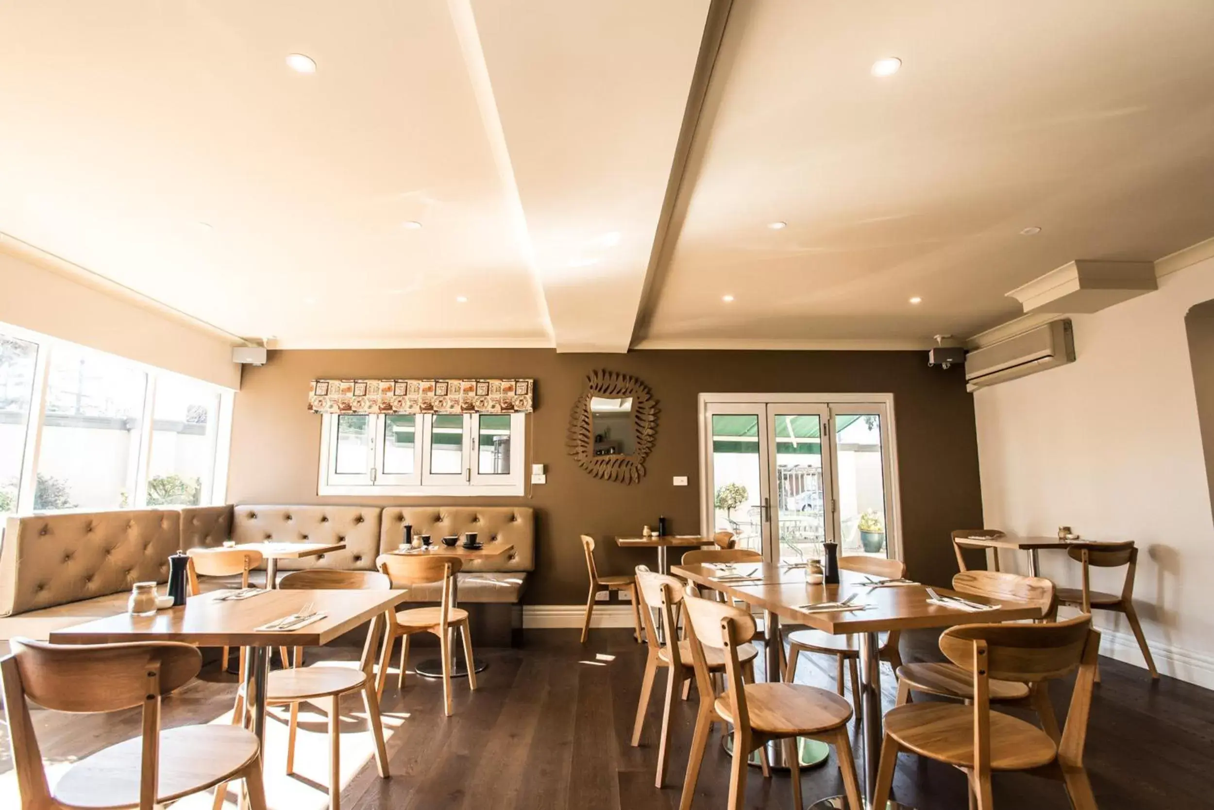 Restaurant/places to eat in The Waverley International Hotel Restaurant/places to eat in The Waverley International Hotel