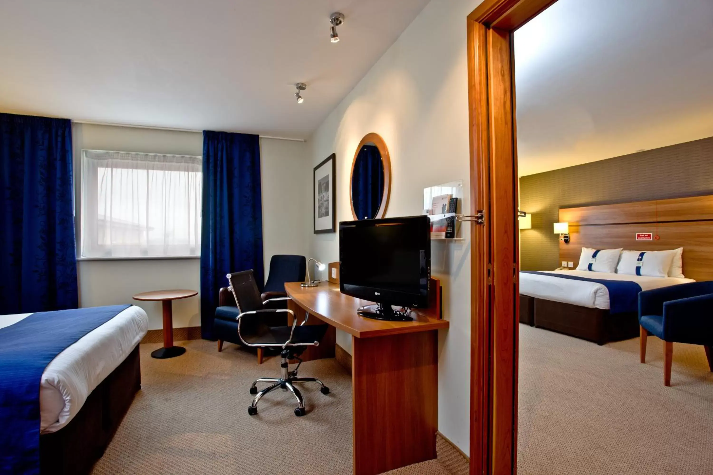Photo of the whole room, TV/Entertainment Center in Holiday Inn Express Shrewsbury, an IHG Hotel