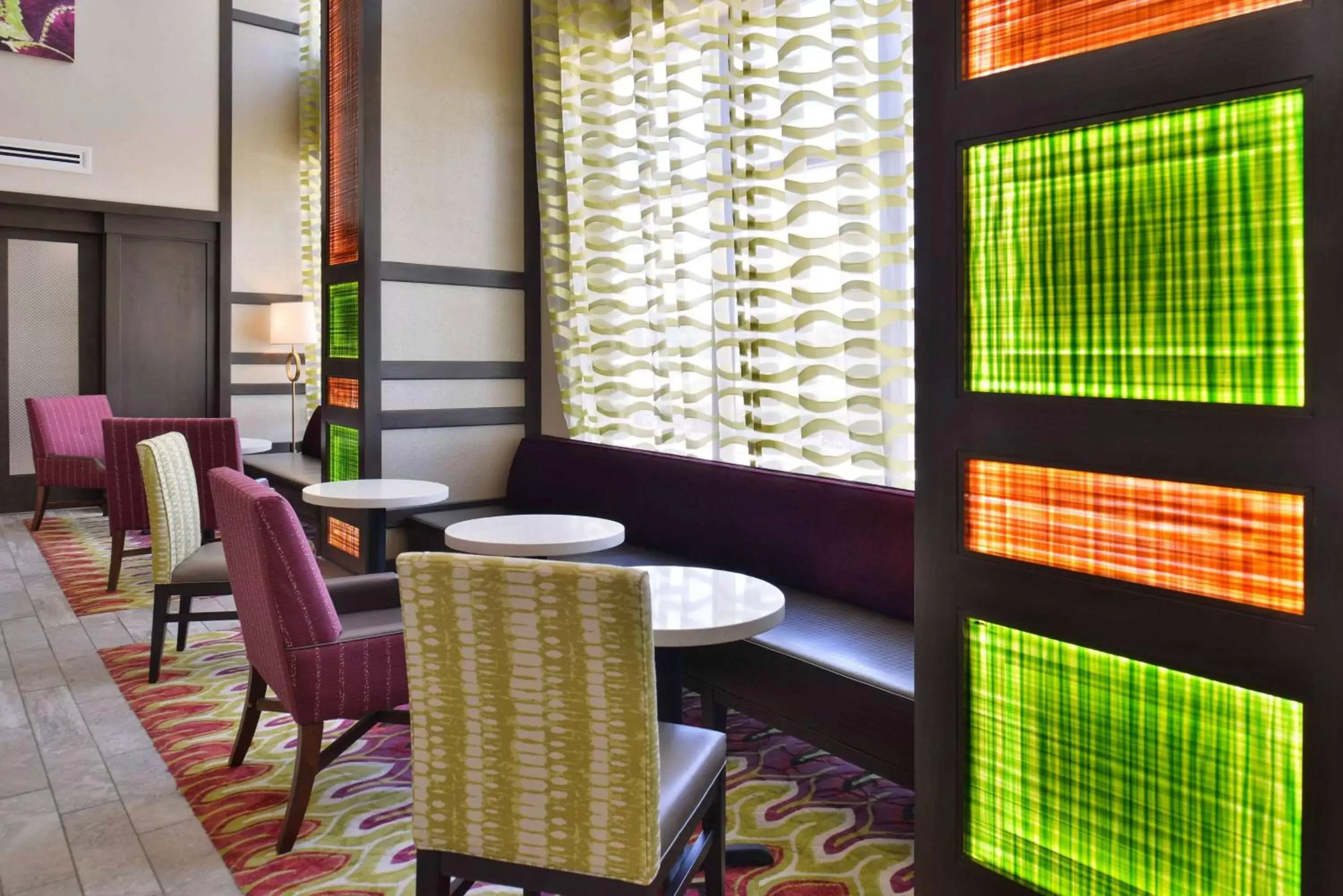 Restaurant/places to eat in Hampton Inn & Suites Dallas Market Center