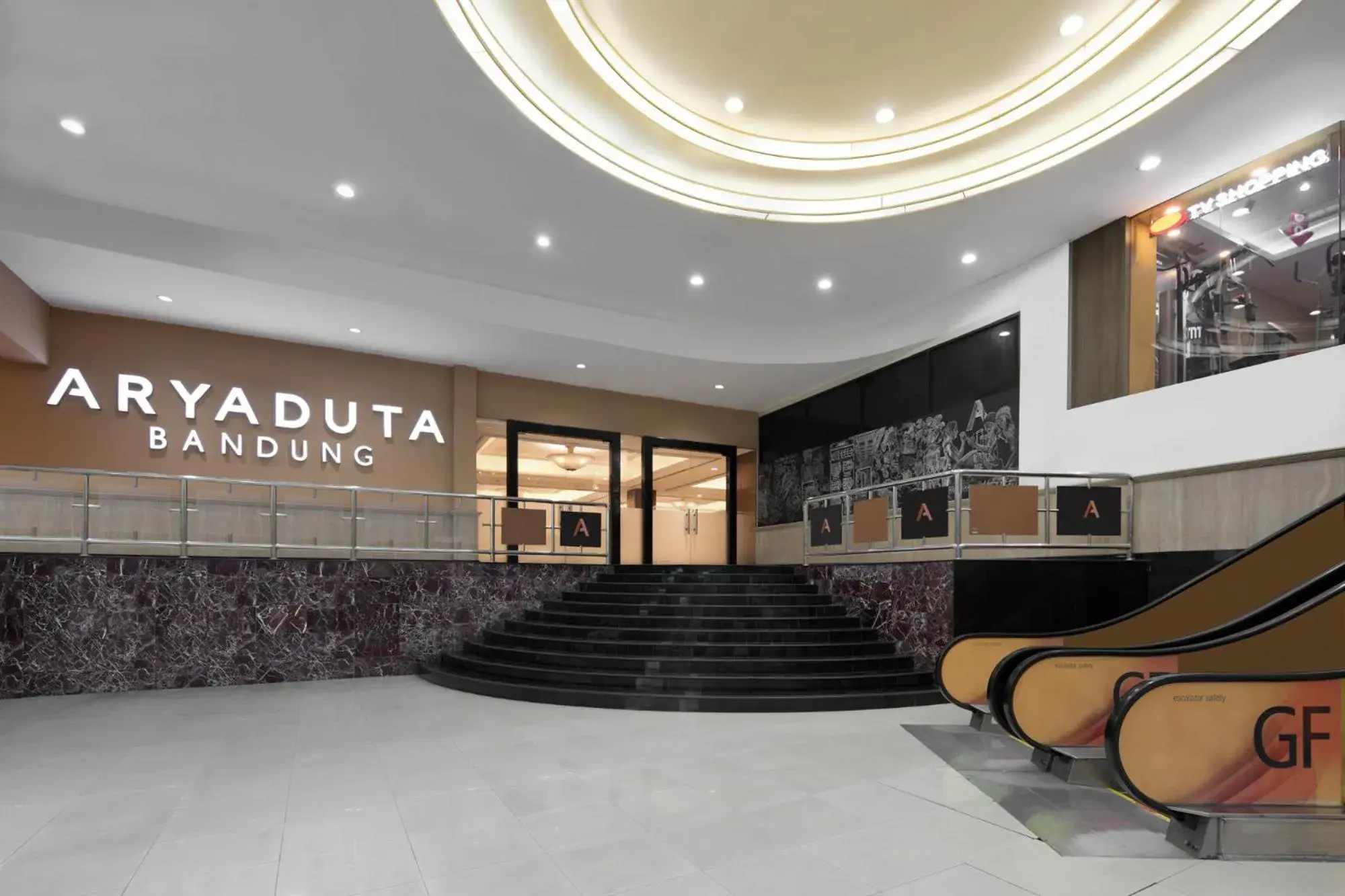 Lobby/Reception in Hotel Aryaduta Bandung