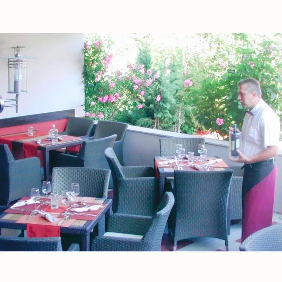 Restaurant/Places to Eat in Hotel Aragia