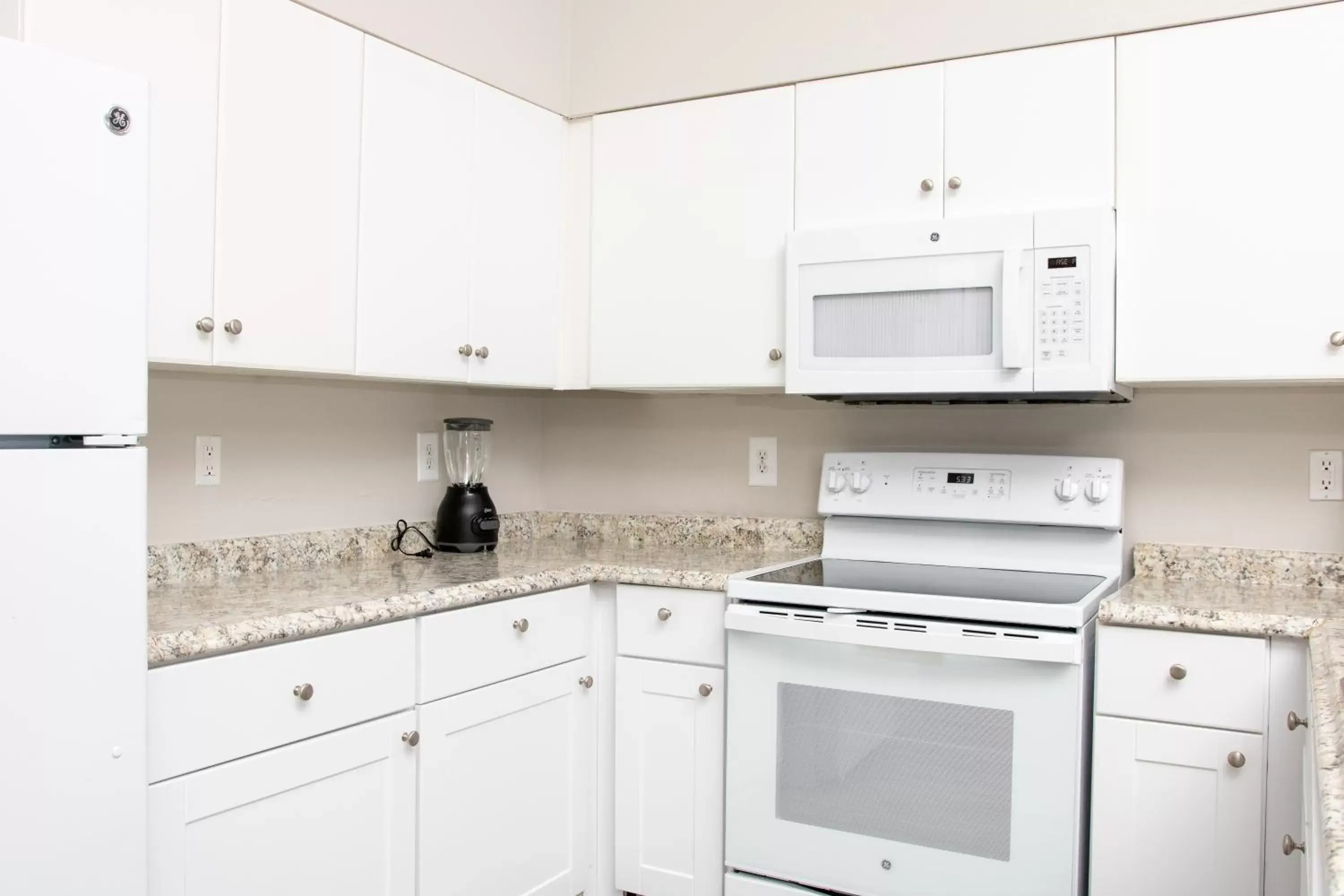 Kitchen/Kitchenette in Shores of Panama Resort