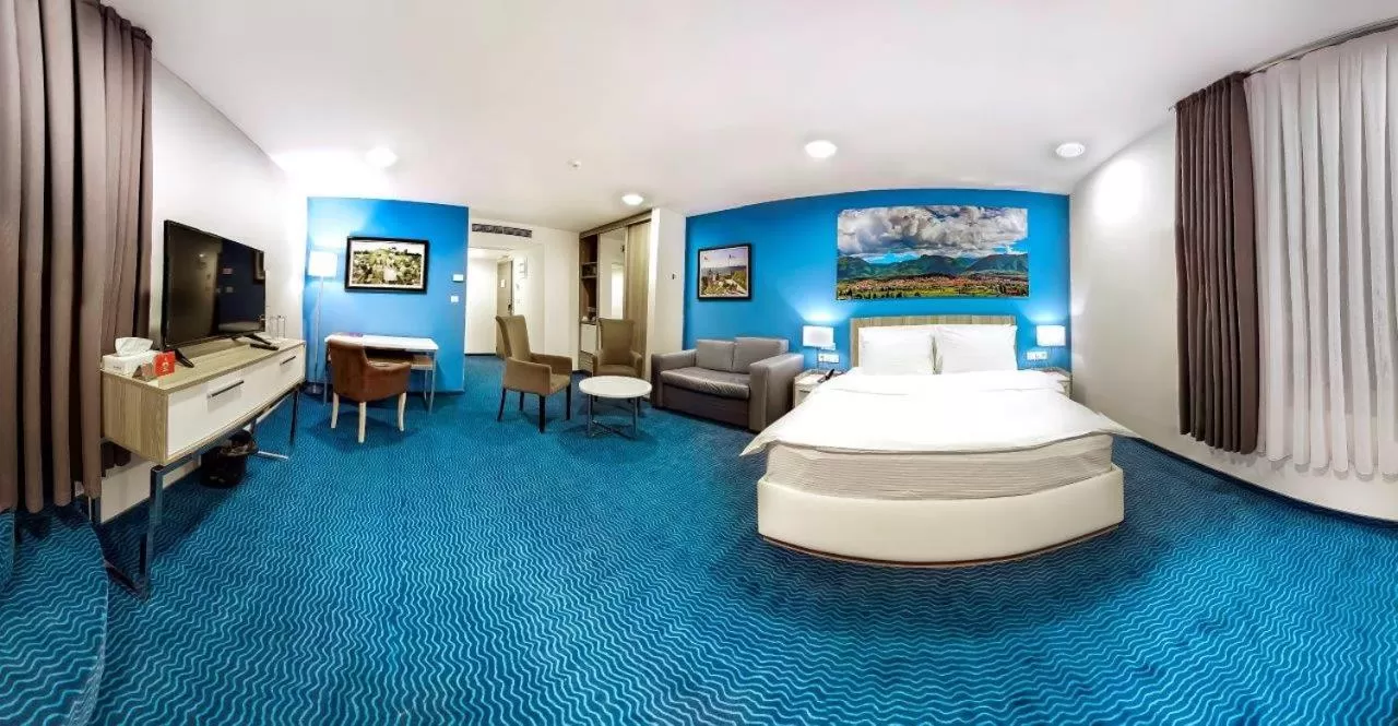 Deluxe Double Room with Balcony in Central Hotel, Fitness and Spa