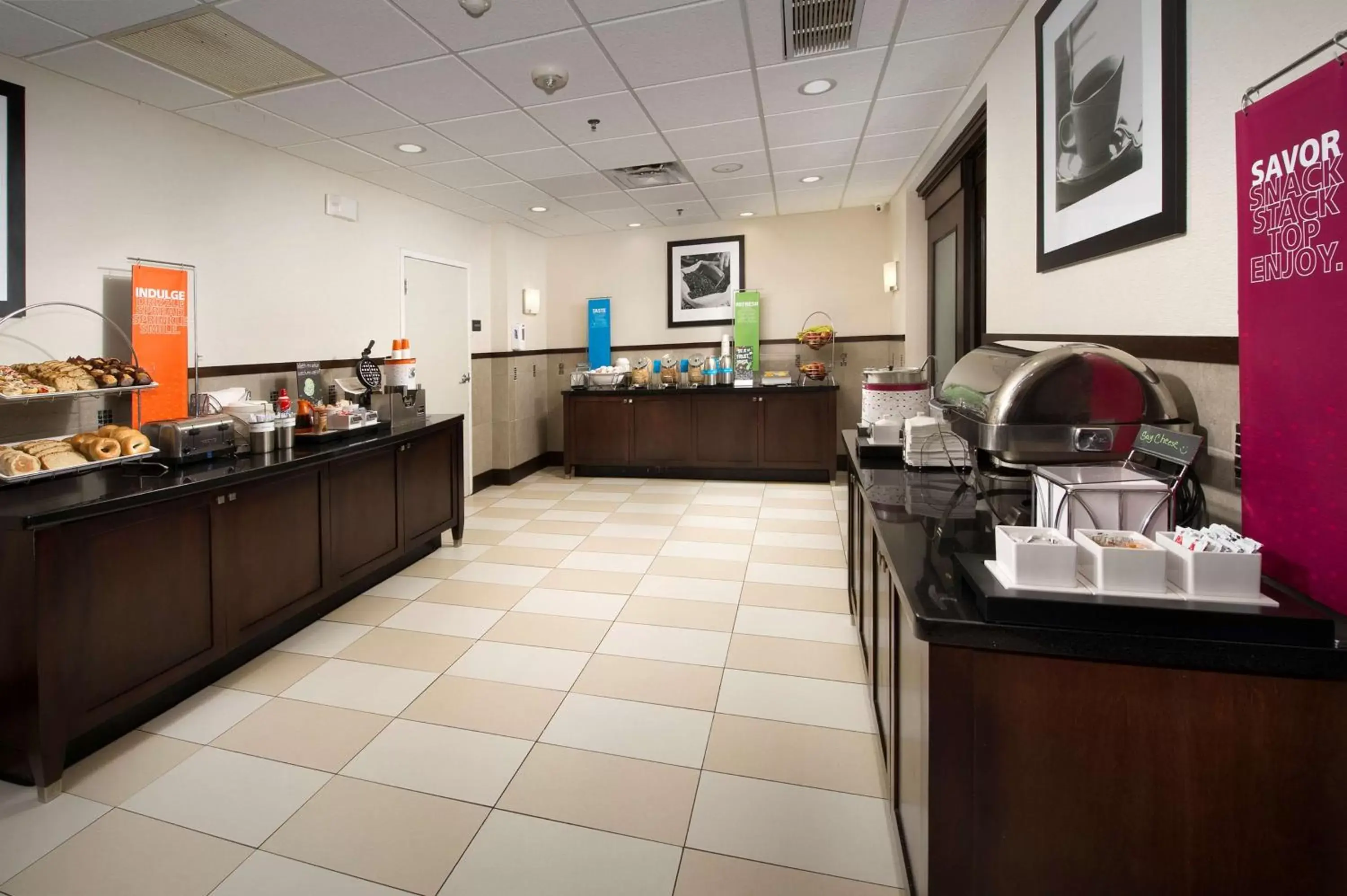 Breakfast, Restaurant/Places to Eat in Hampton Inn & Suites Chicago Southland-Matteson