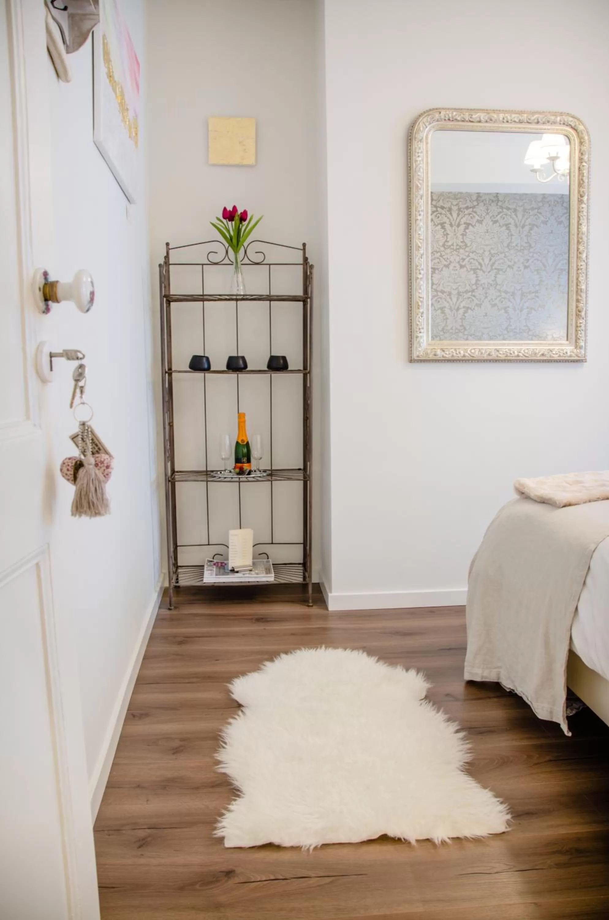 Bedroom, Bed in The White Queen B&B