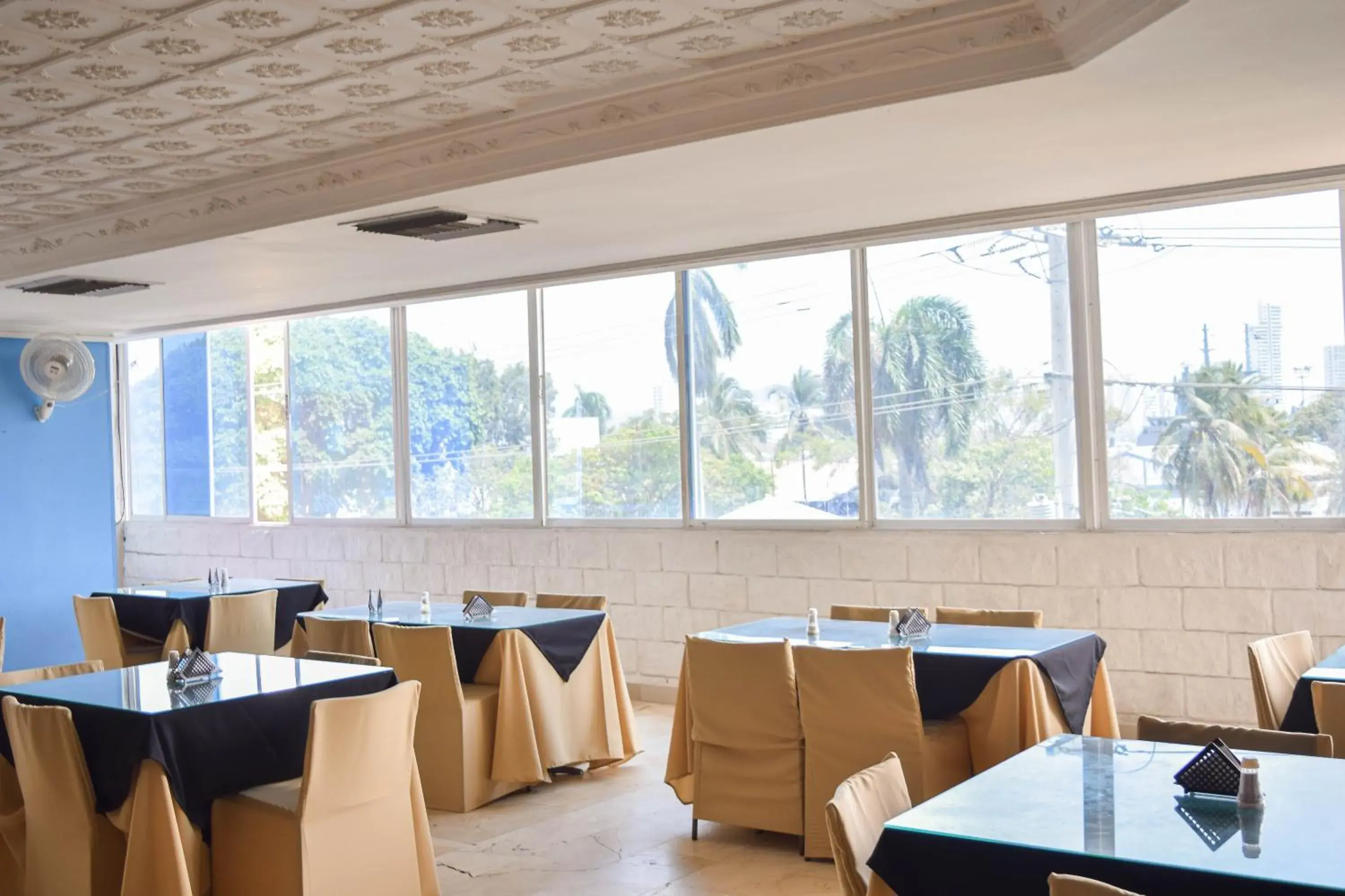 Restaurant/Places to Eat in Hotel Cartagena Premium