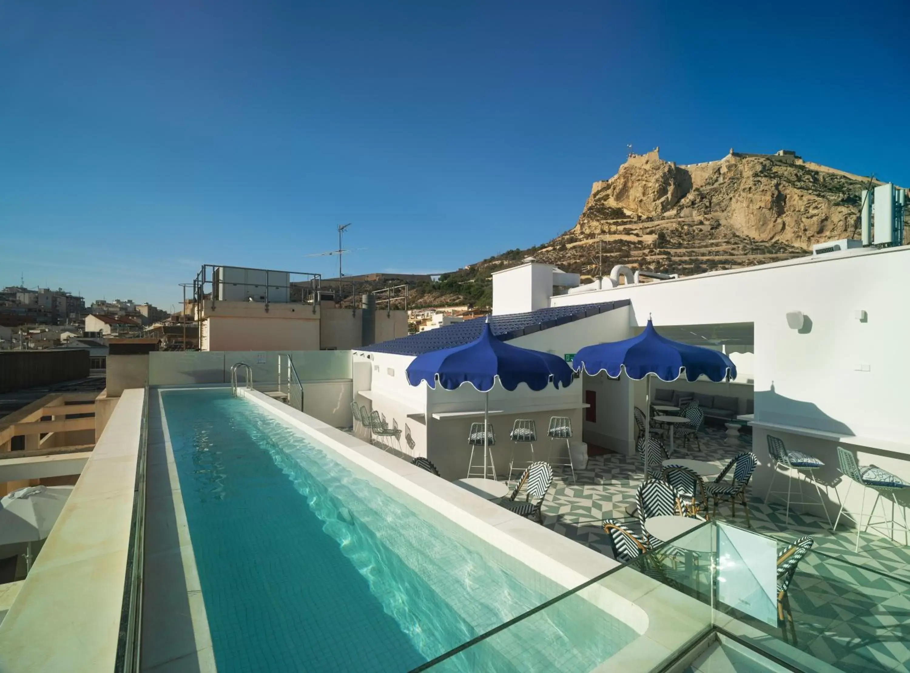Balcony/Terrace, Swimming Pool in Dormirdcine Alicante