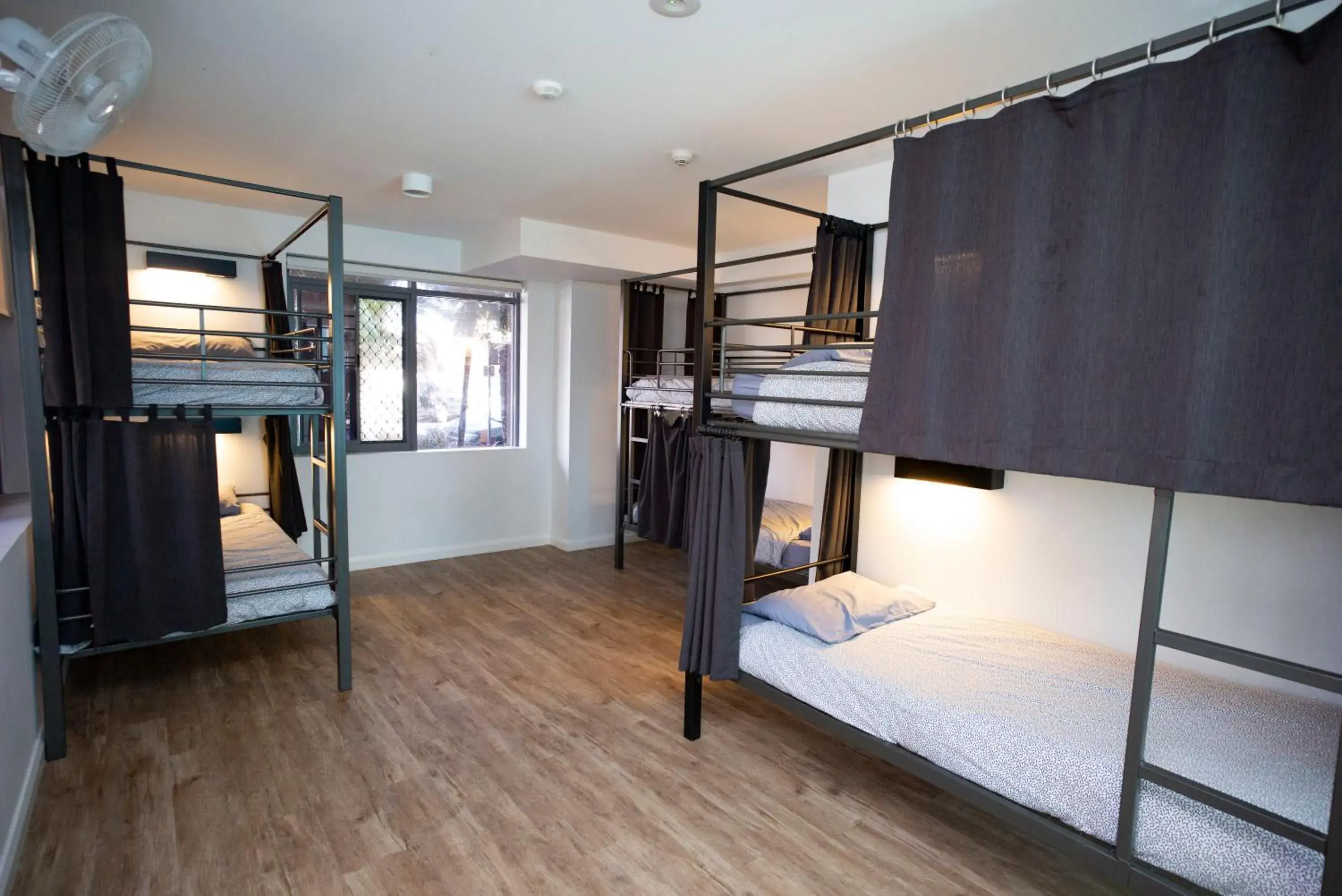 Bedroom, Bunk Bed in YHA Byron Bay