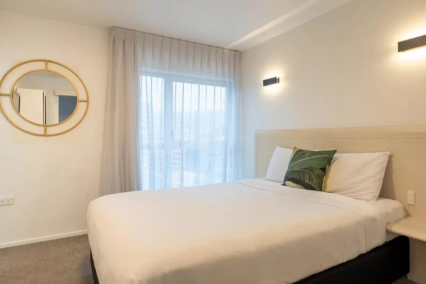 One- Bedroom Suite no Kitchen in Mantra Central Wellington One- Bedroom Suite no Kitchen in Mantra Central Wellington