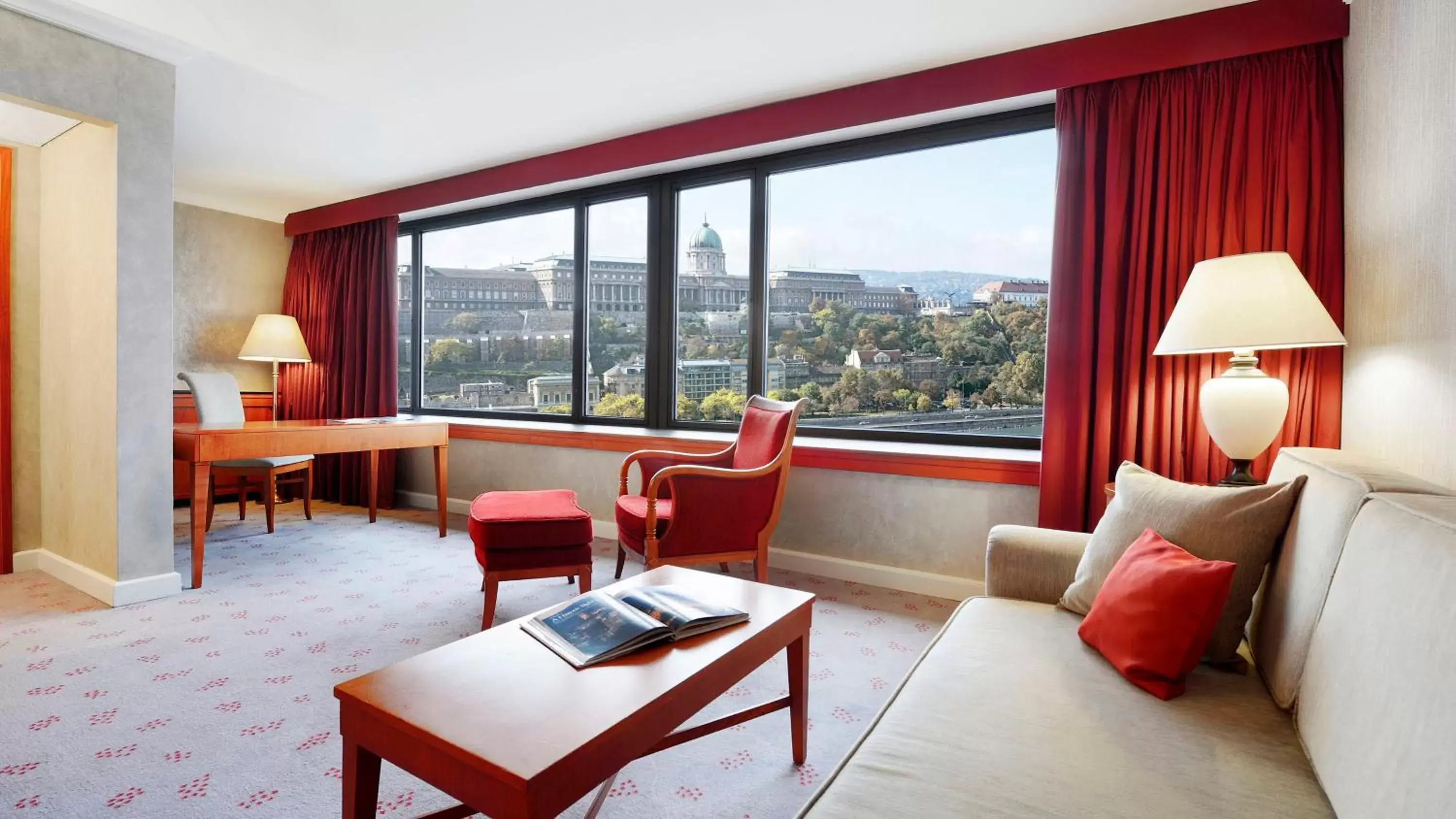 Photo of the whole room, Seating Area in InterContinental Budapest, an IHG Hotel