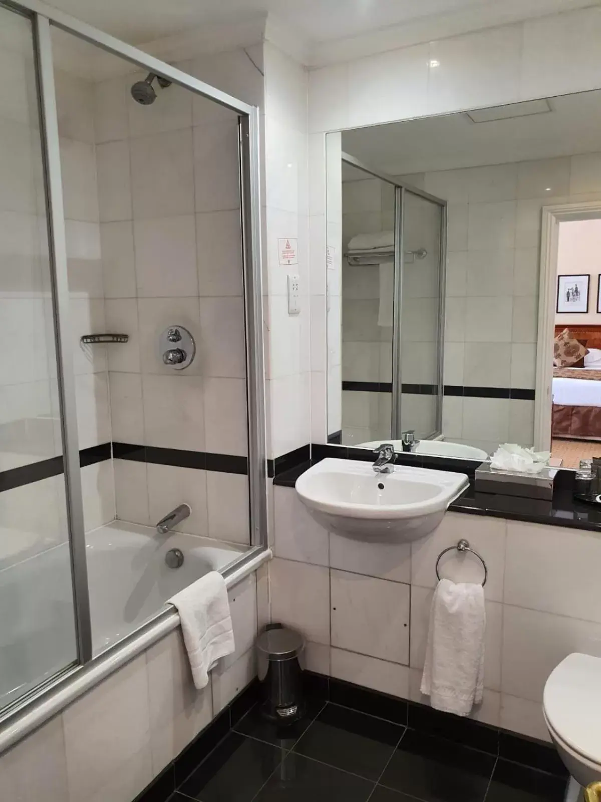 Bathroom in Grange Clarendon Hotel