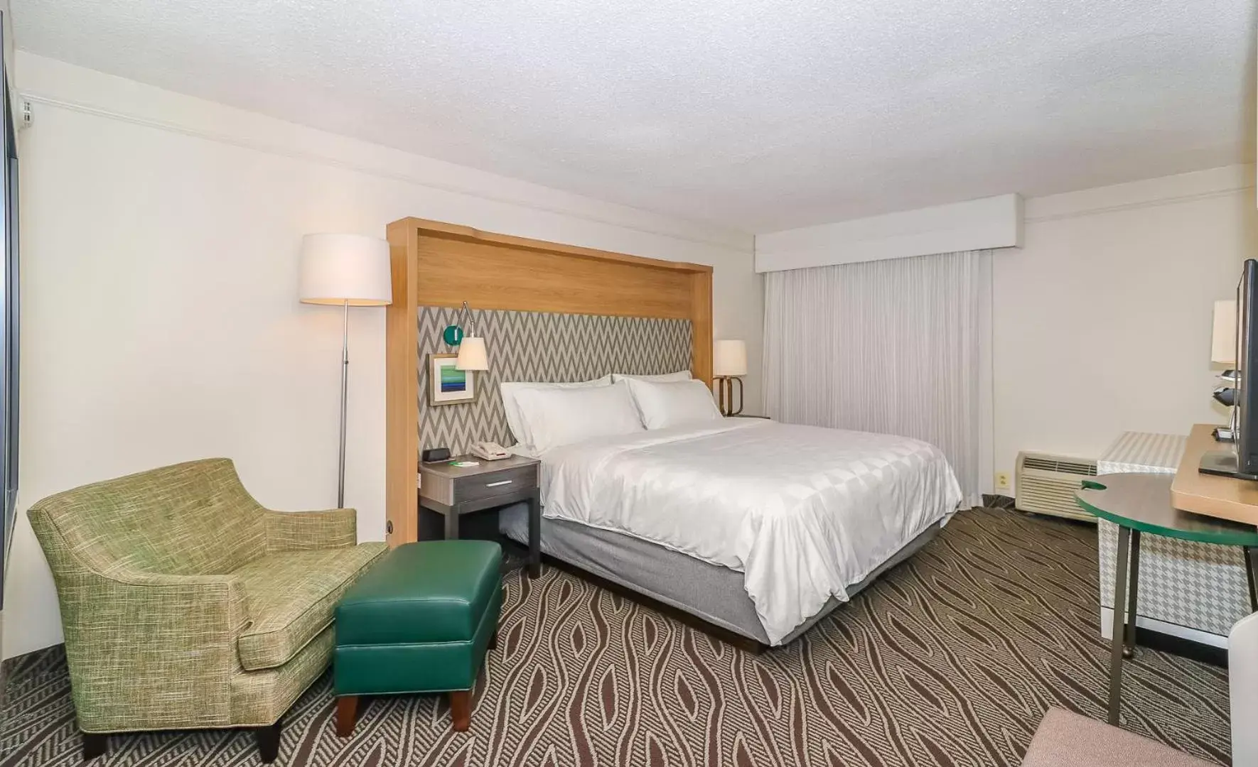 Property building, Bed in Holiday Inn Resort Oceanfront at Surfside Beach, an IHG Hotel