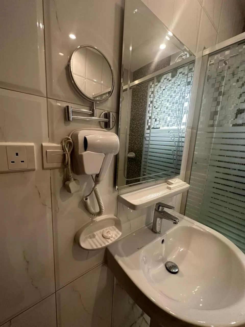 Shower in يان للشقق المخدومة - Yan Apartments