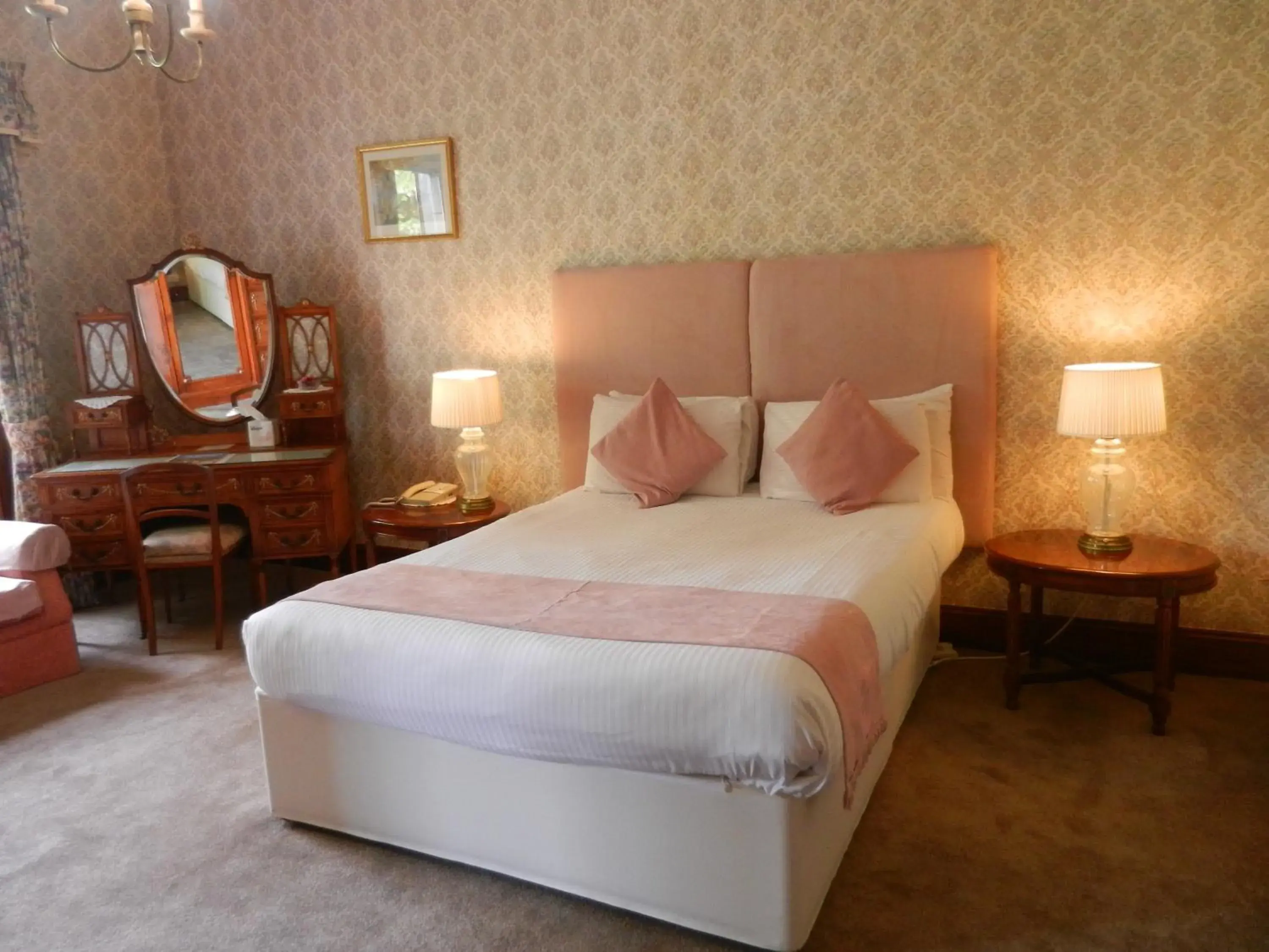 Bed in Mansfield Castle Hotel
