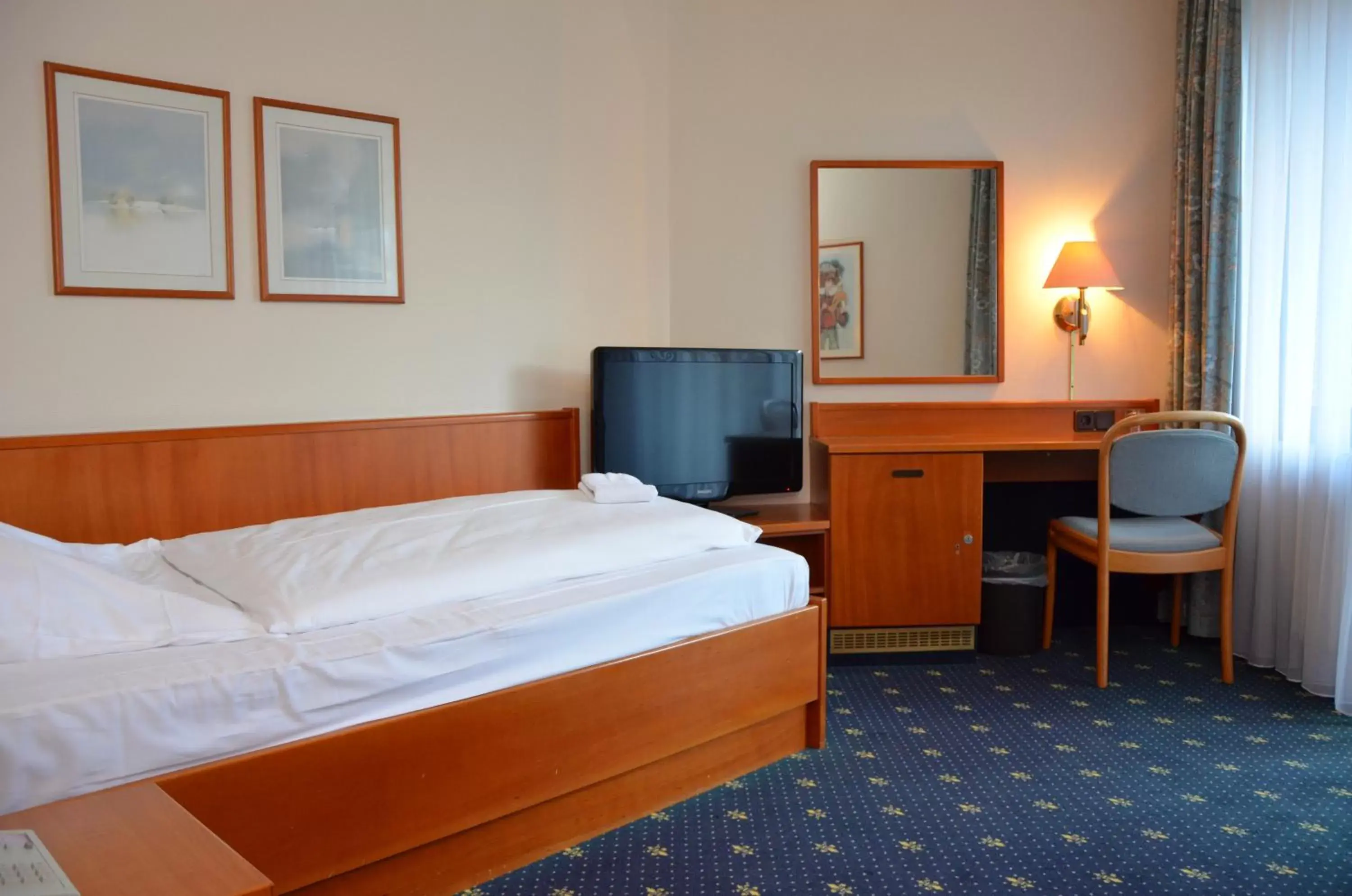 Single Room with Balcony in Karaman Group Hotel Single Room with Balcony in Karaman Group Hotel