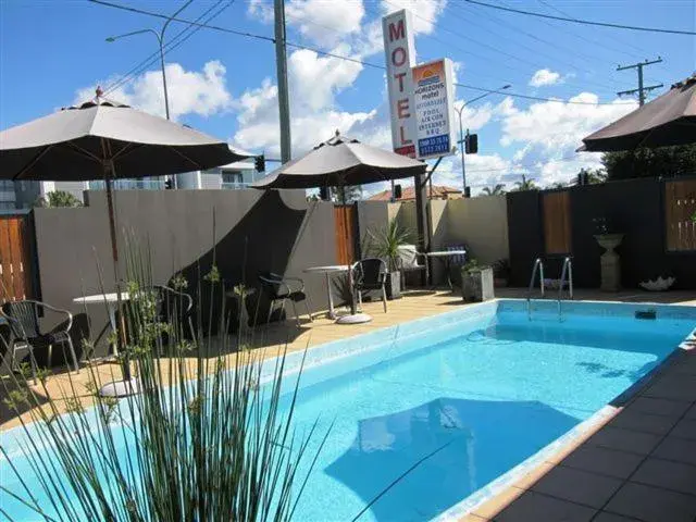 Swimming Pool in Horizons Motel