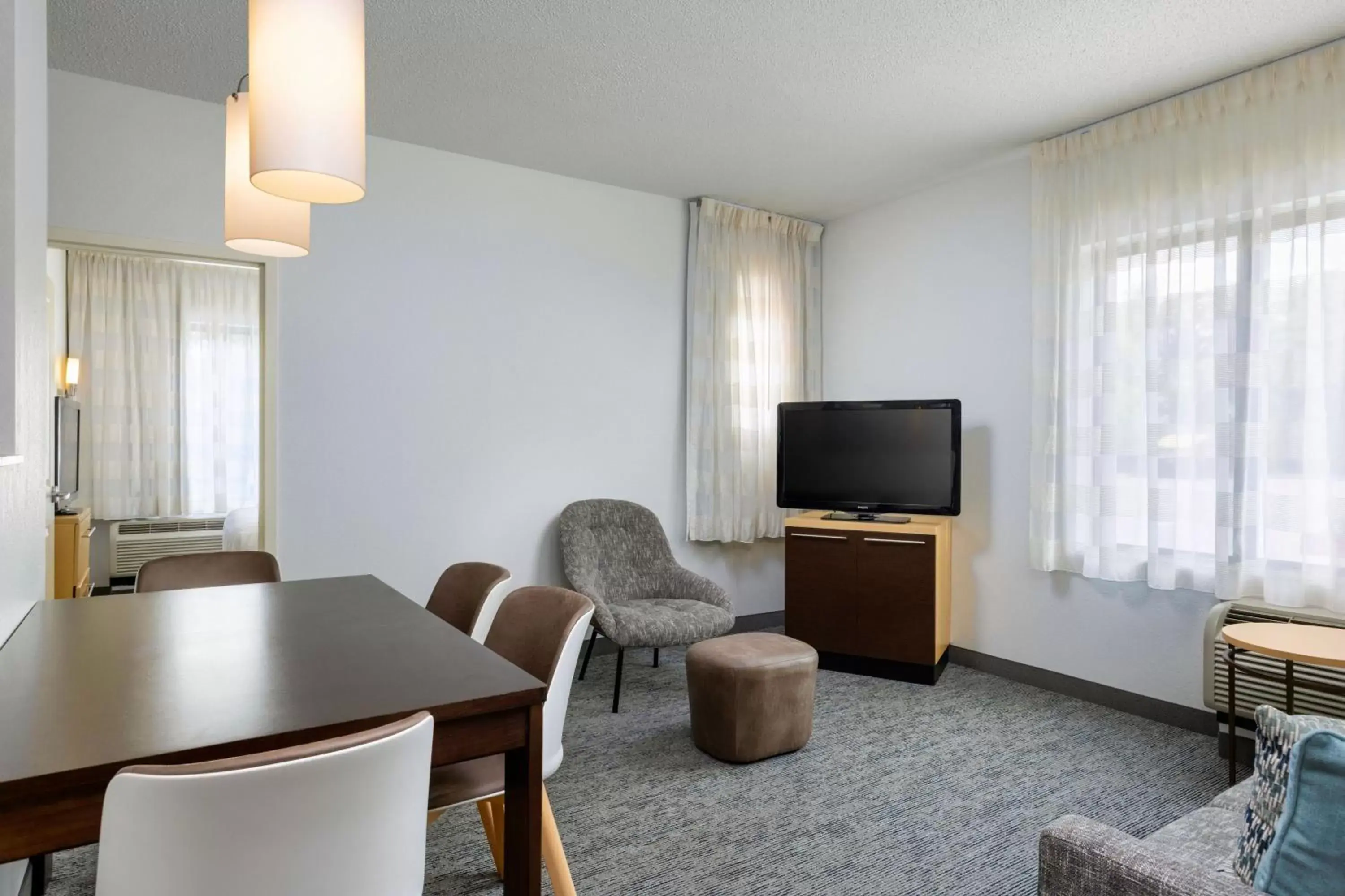 Bedroom, TV/Entertainment Center in TownePlace Suites by Marriott York
